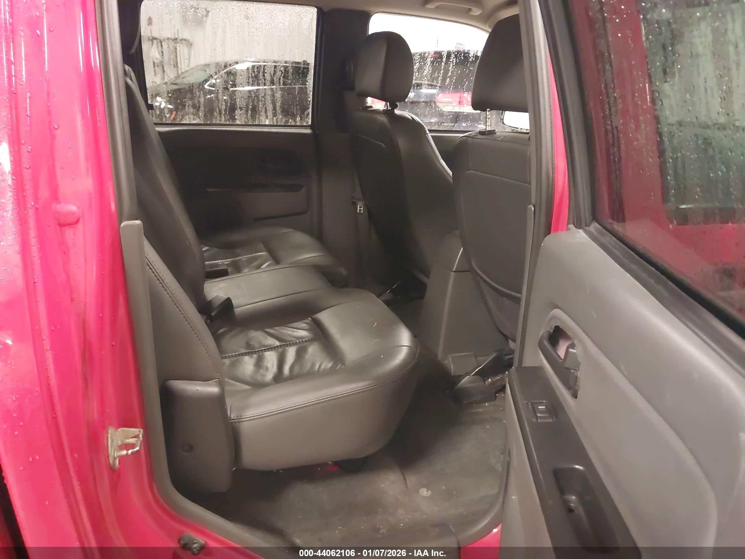 CHEVROLET COLORADO image 8
