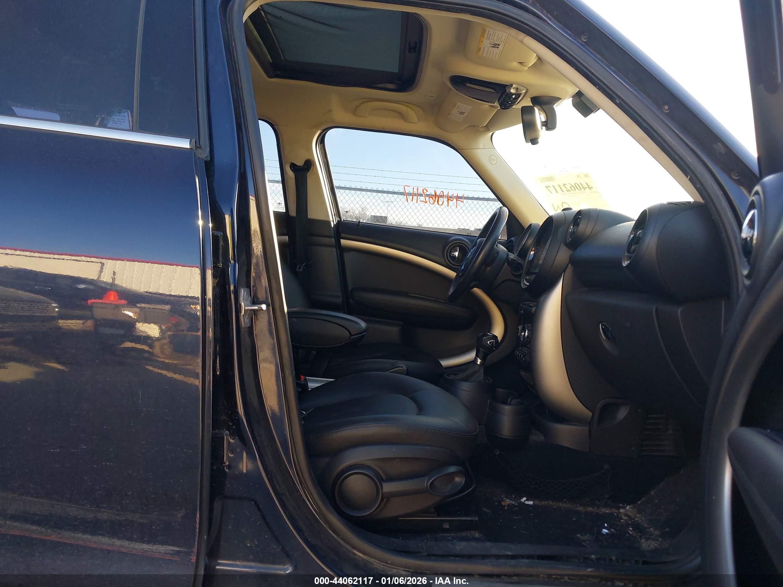 MINI COUNTRYMAN image 5