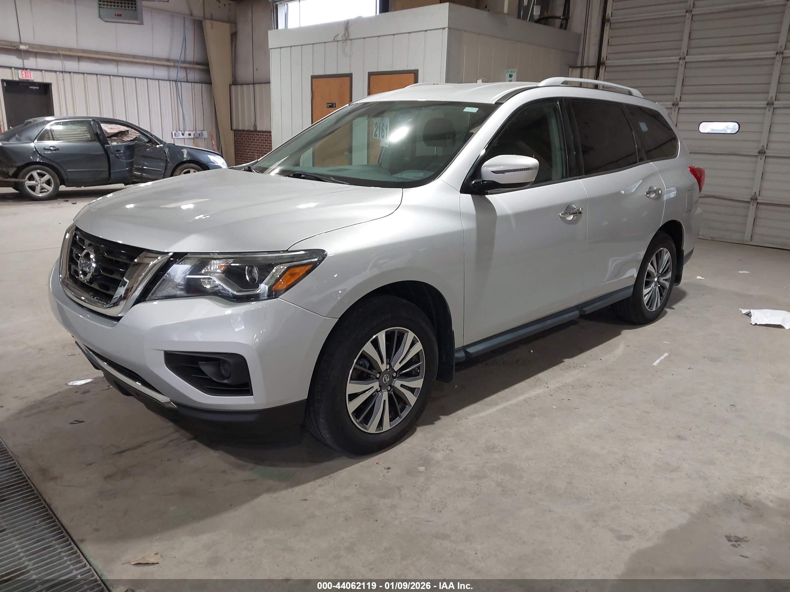 NISSAN PATHFINDER image 2