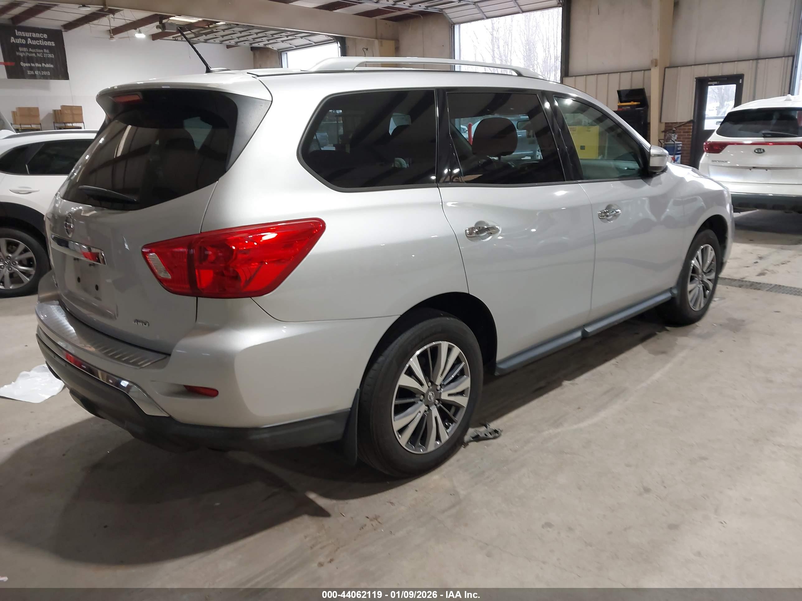 NISSAN PATHFINDER image 4