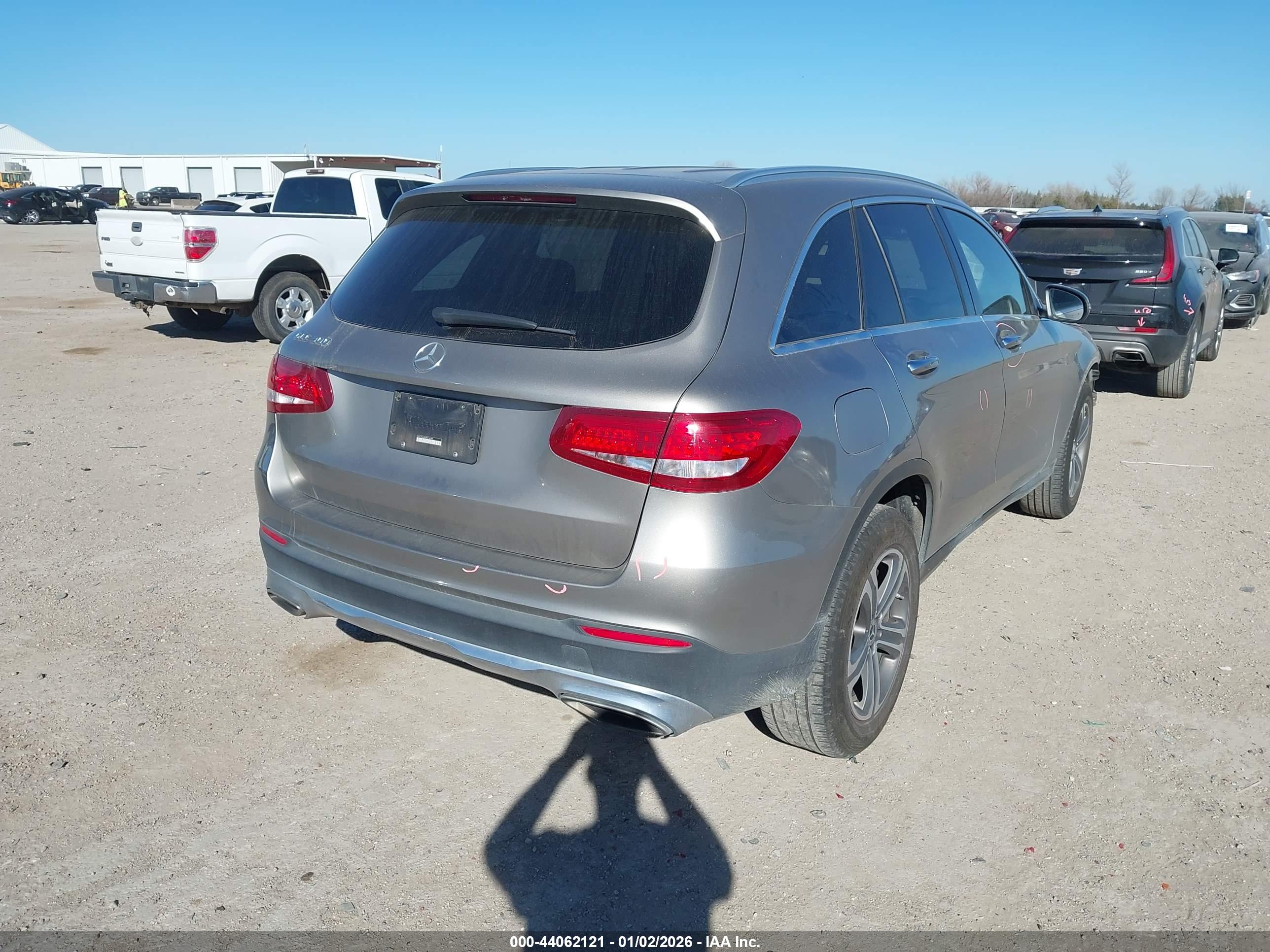 MERCEDES-BENZ GLC image 4