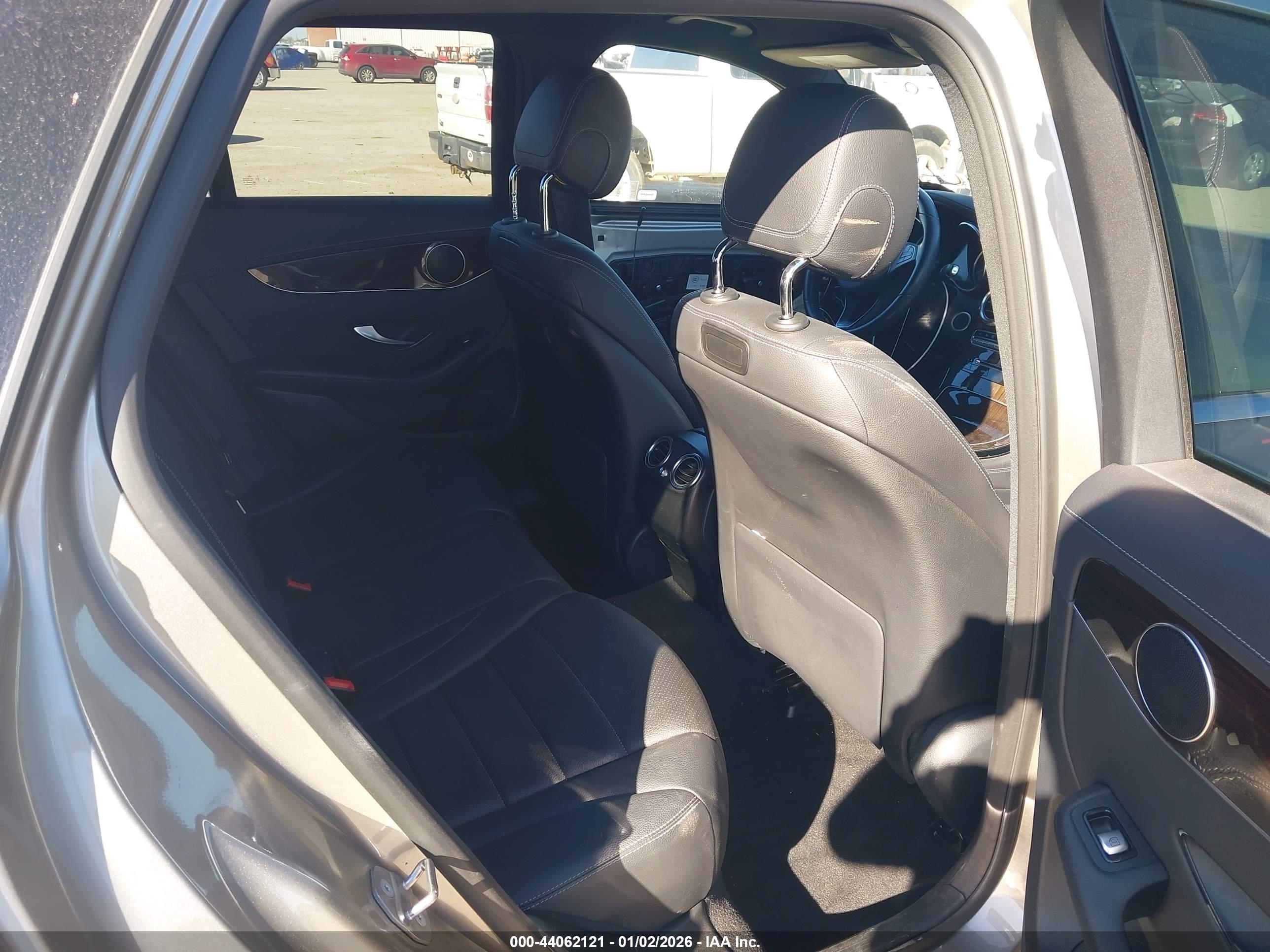MERCEDES-BENZ GLC image 8