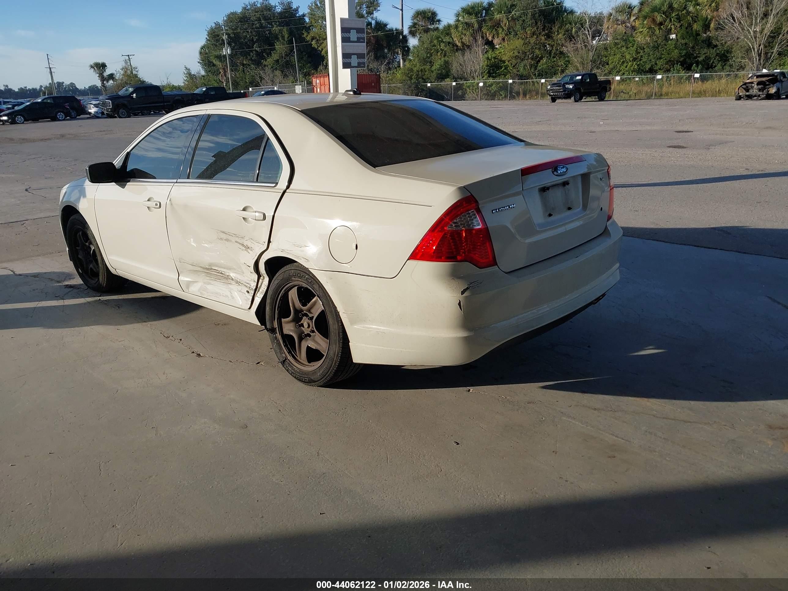 FORD FUSION image 3