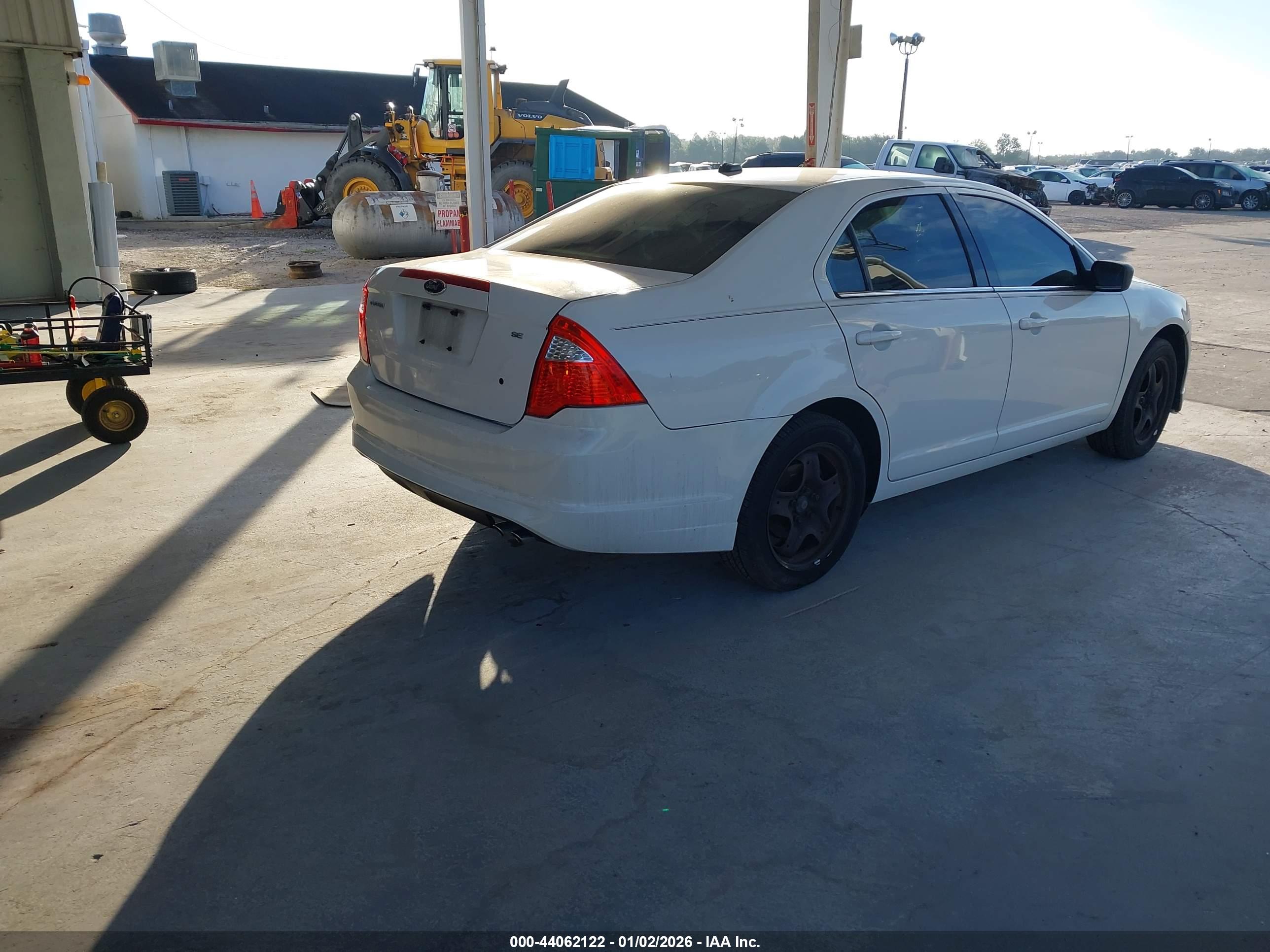 FORD FUSION image 4