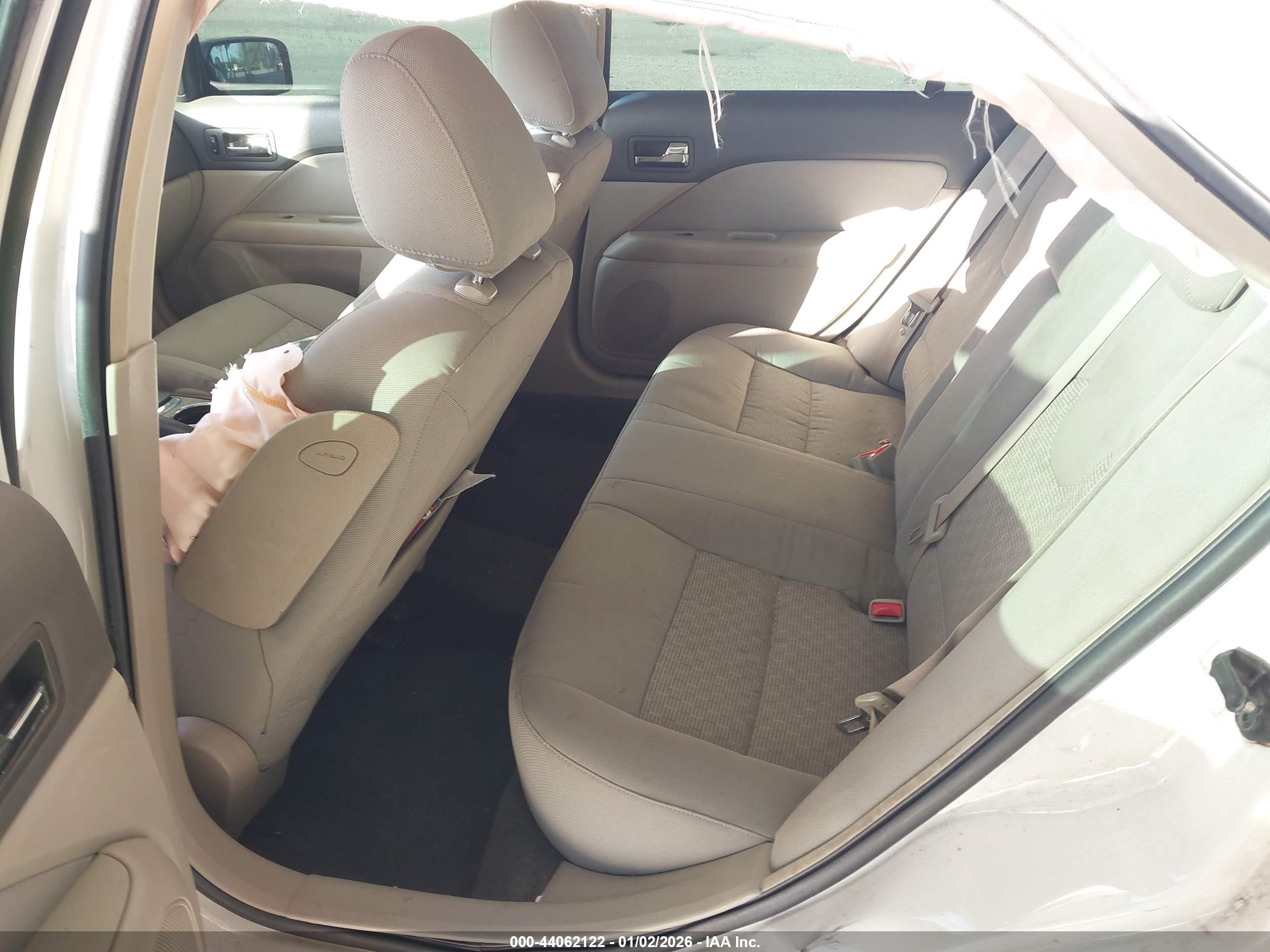 FORD FUSION image 8
