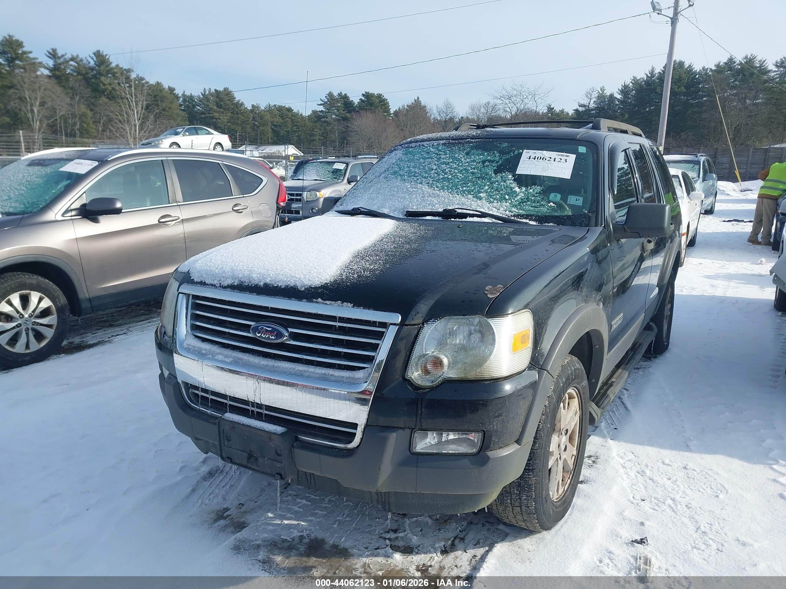 FORD EXPLORER image 2