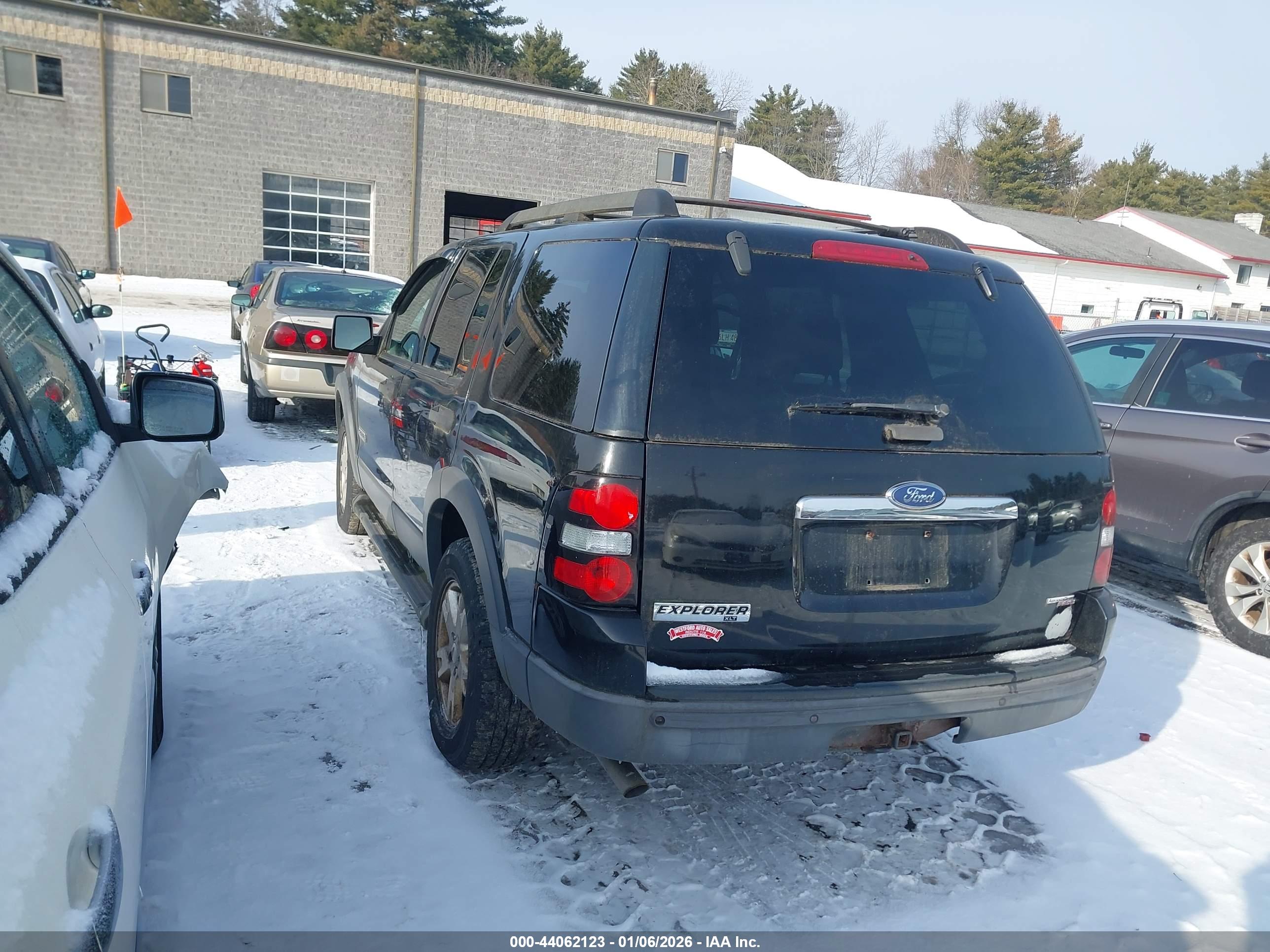 FORD EXPLORER image 3