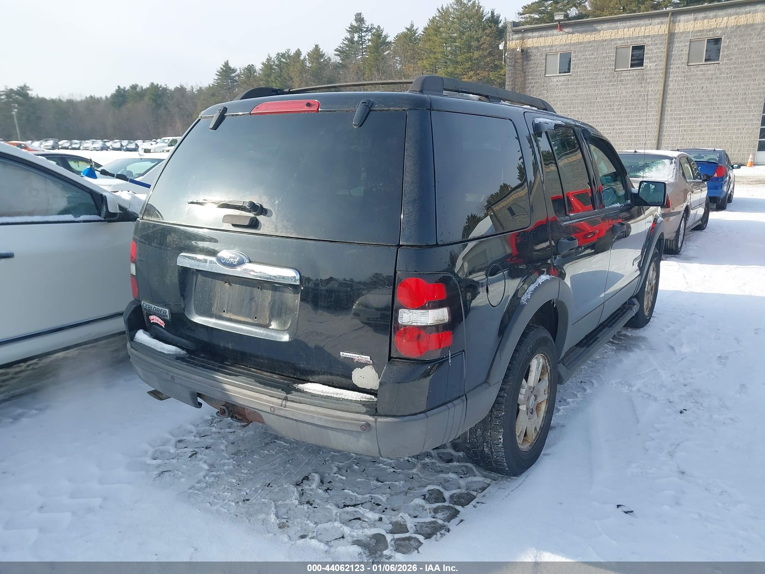 FORD EXPLORER image 4
