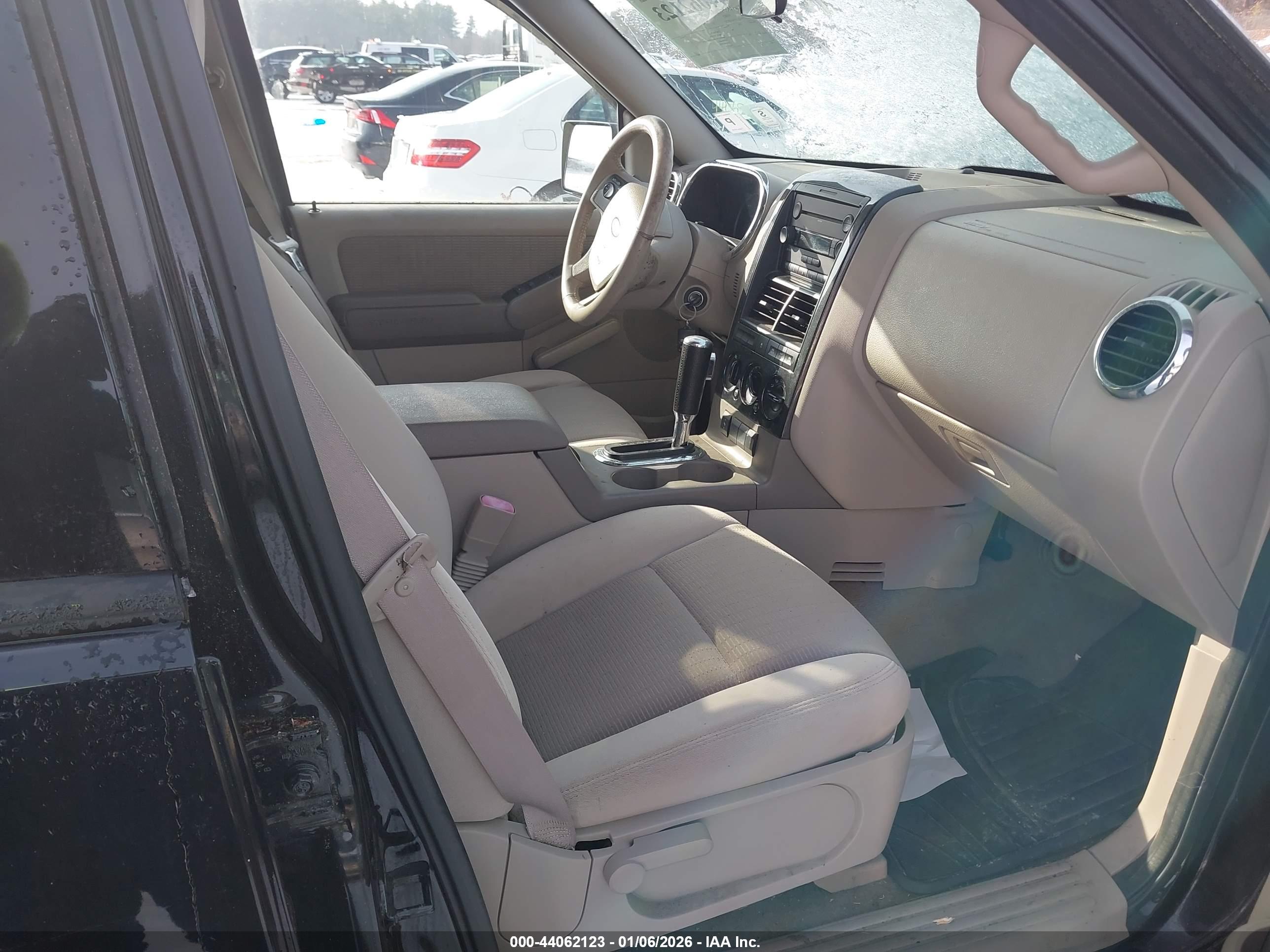 FORD EXPLORER image 5