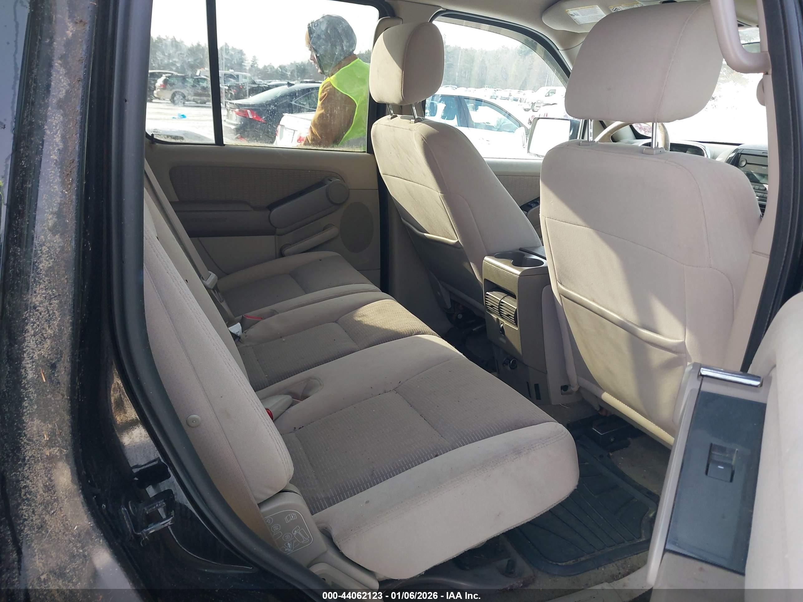 FORD EXPLORER image 8