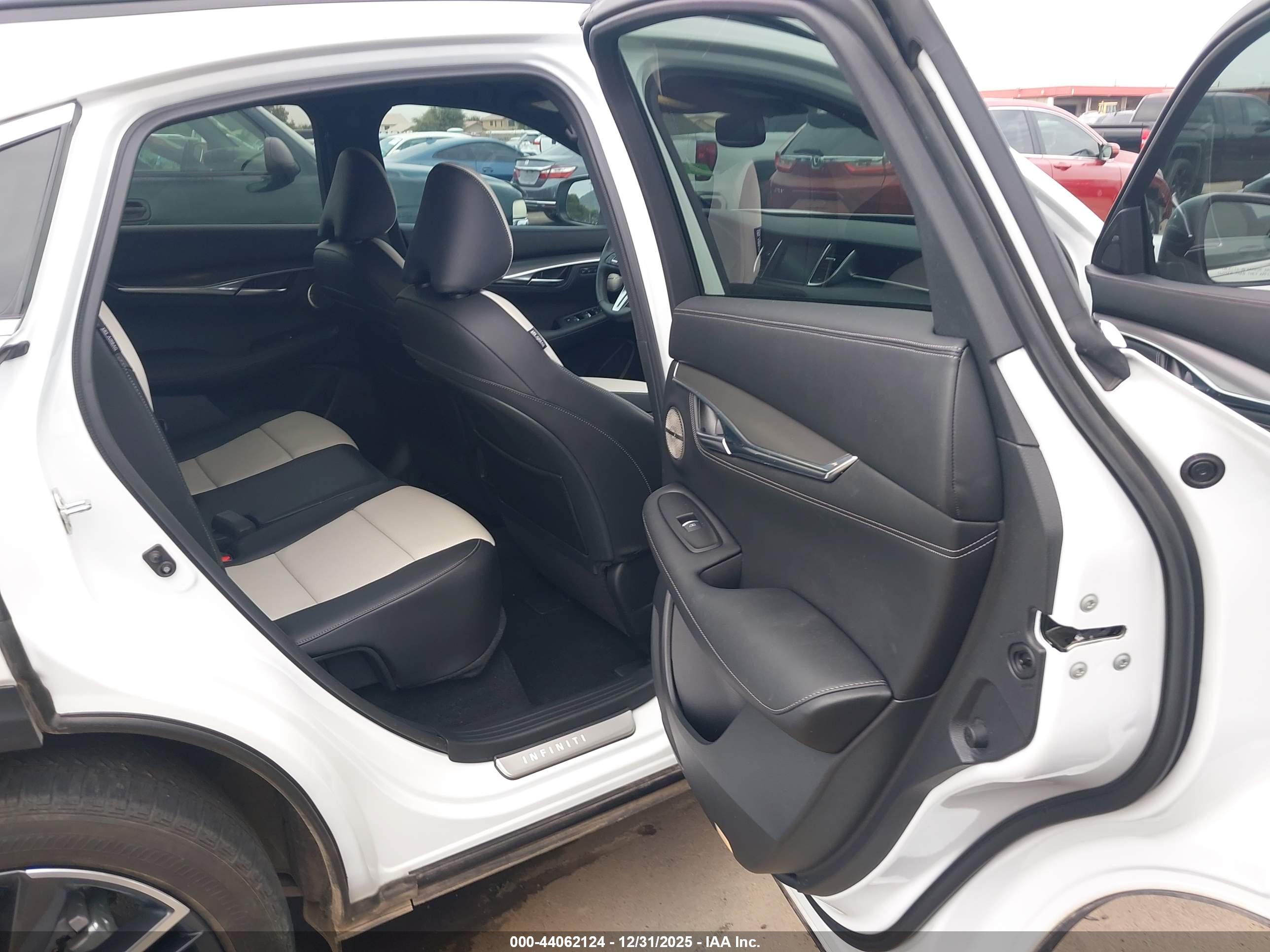 INFINITI QX55 image 8