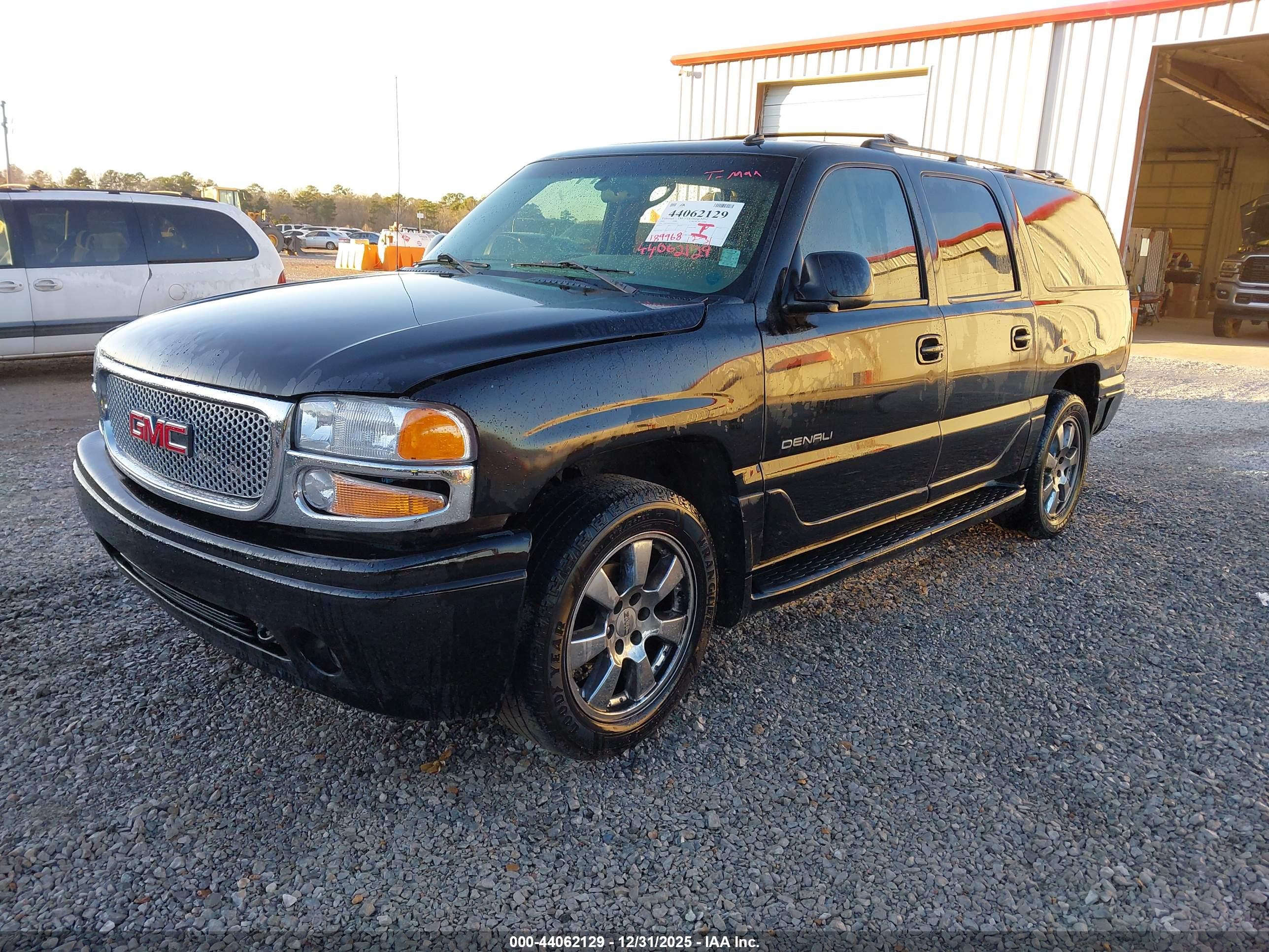 GMC YUKON image 2