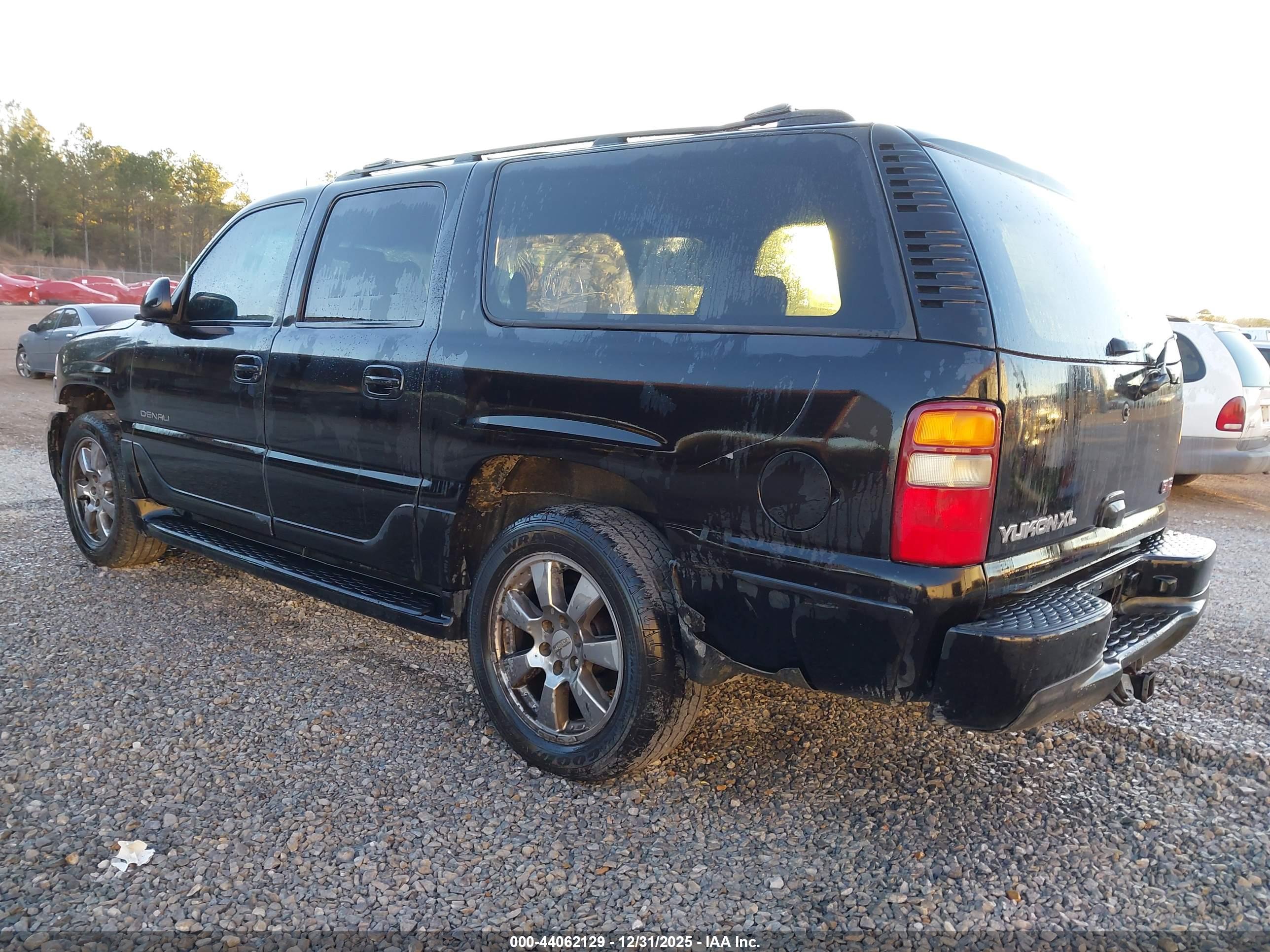 GMC YUKON image 3