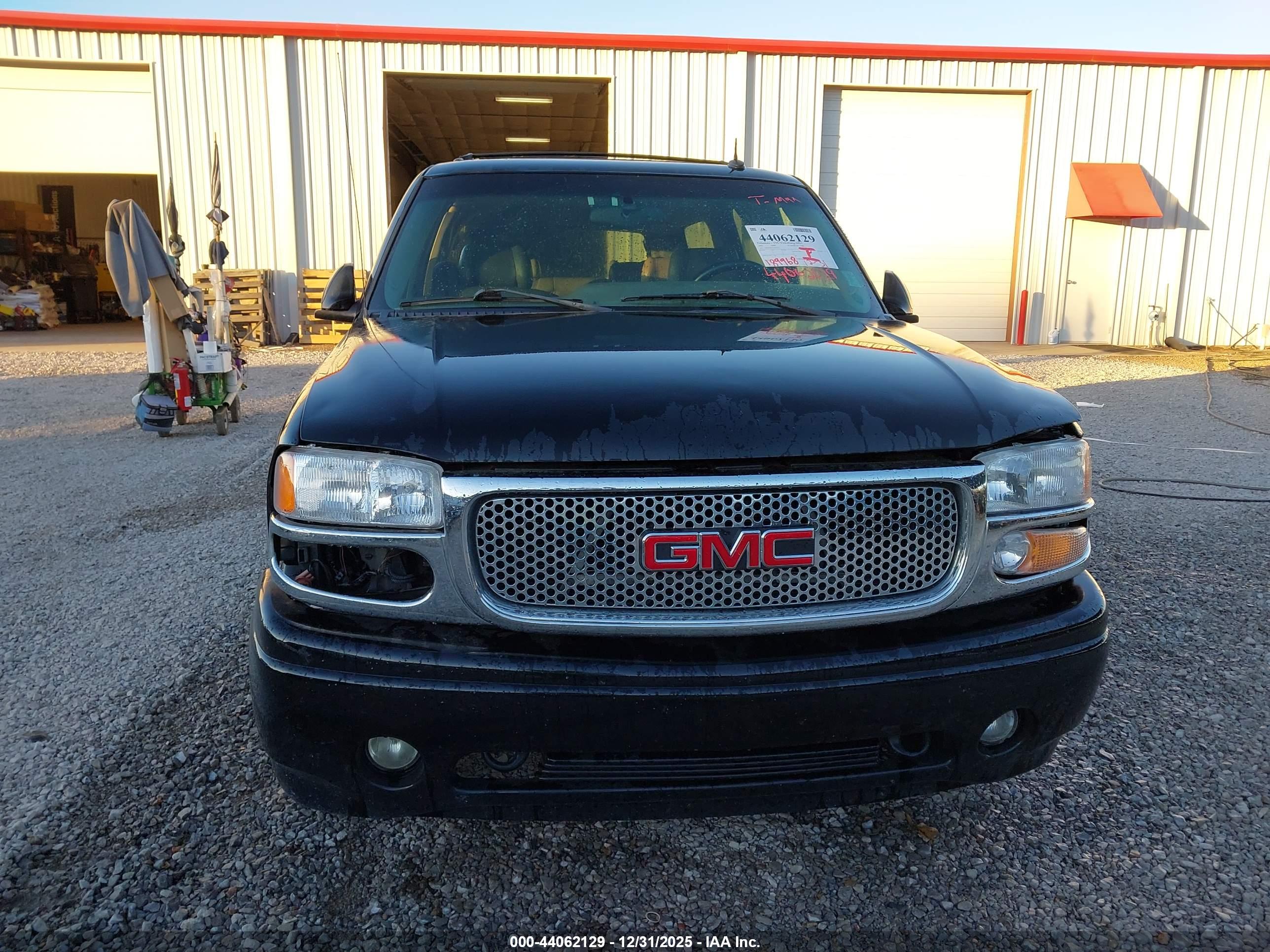 GMC YUKON image 6
