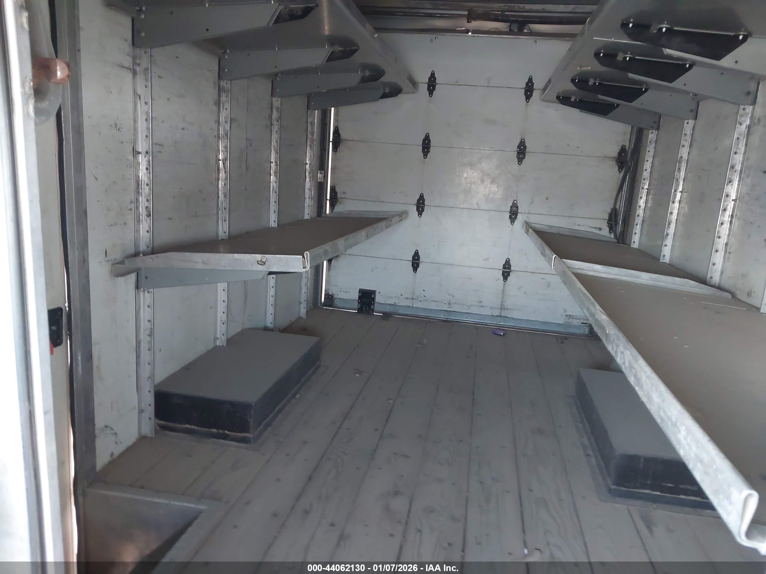 FORD E-350 image 8