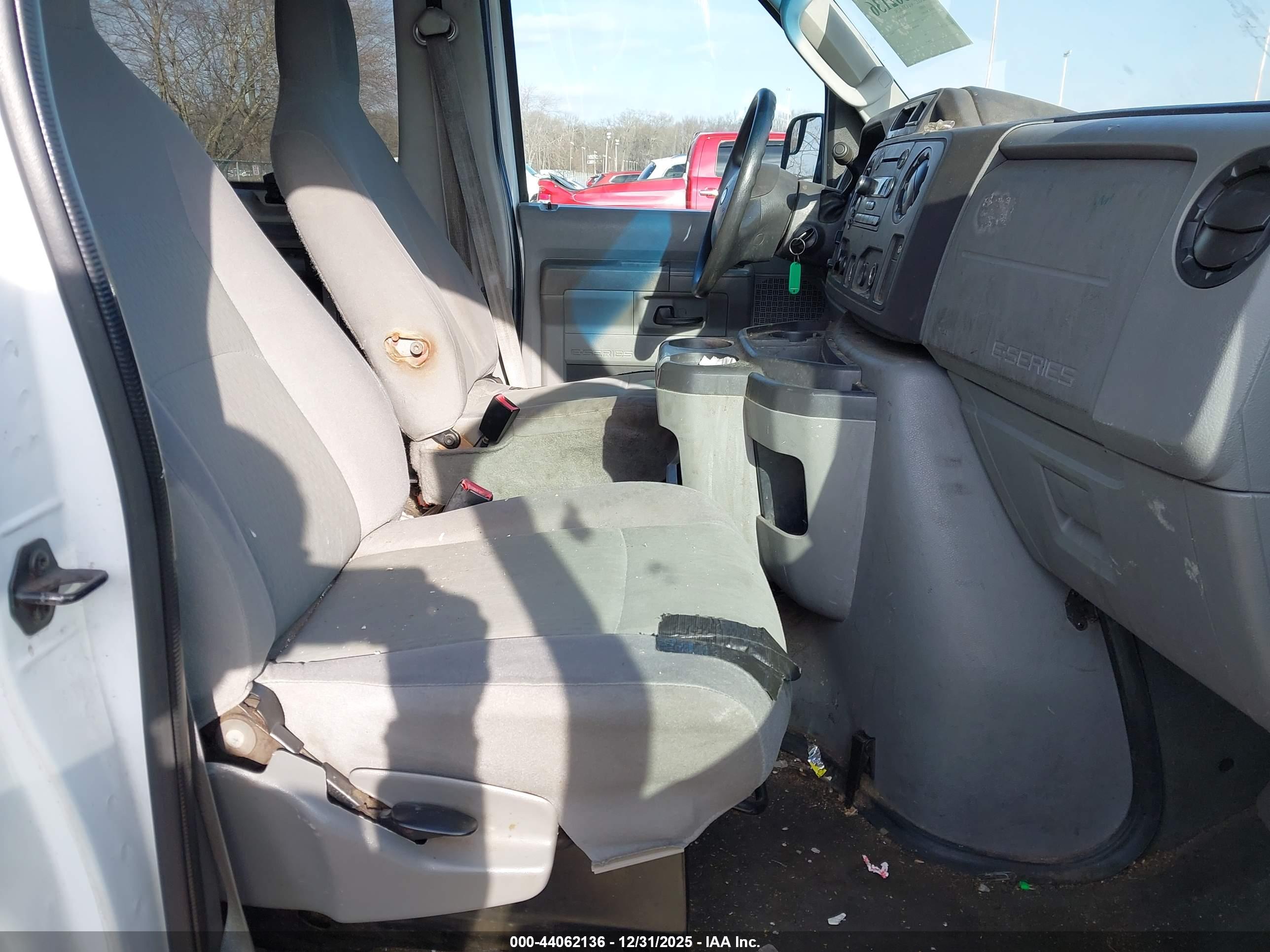 FORD E-350 image 5