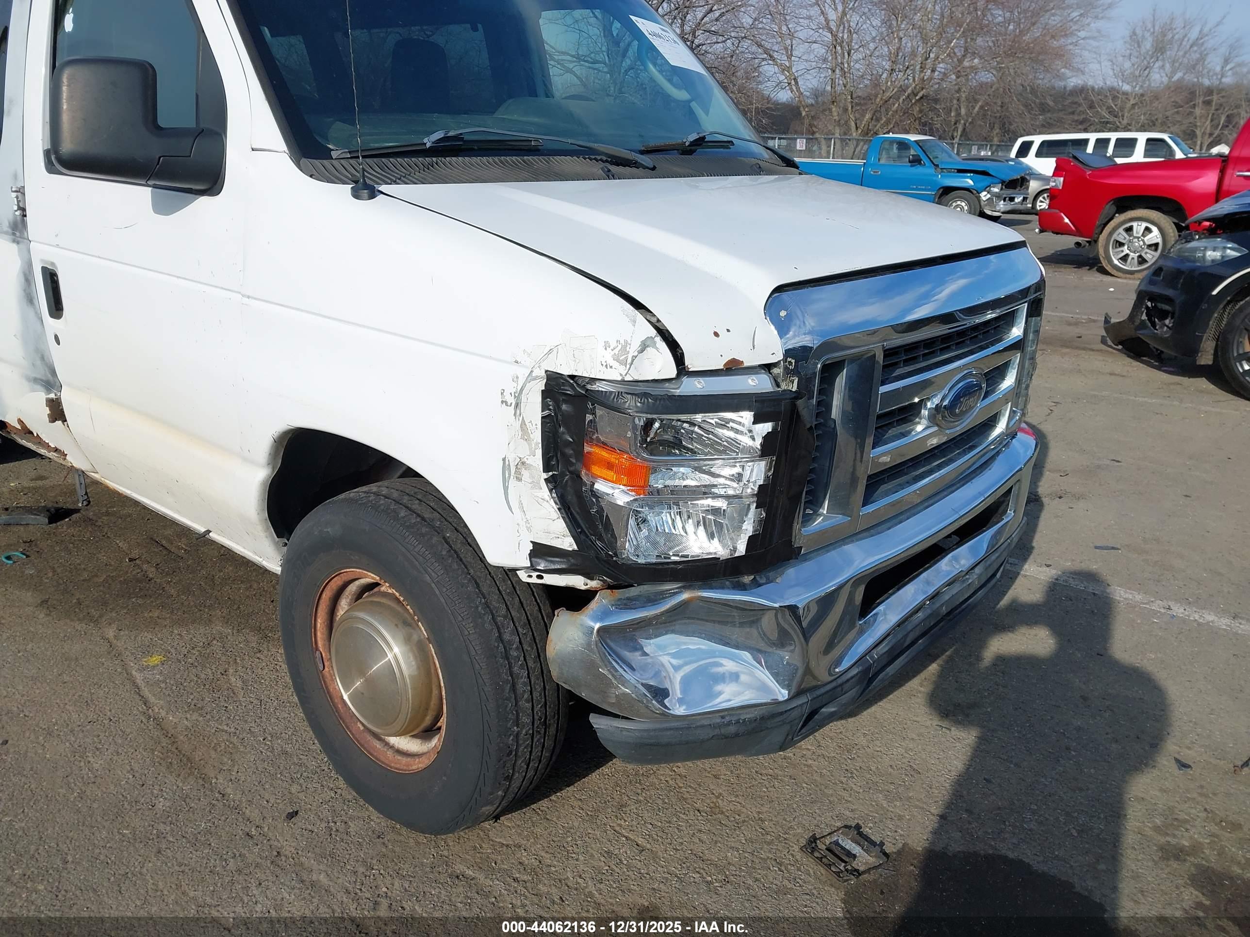 FORD E-350 image 6