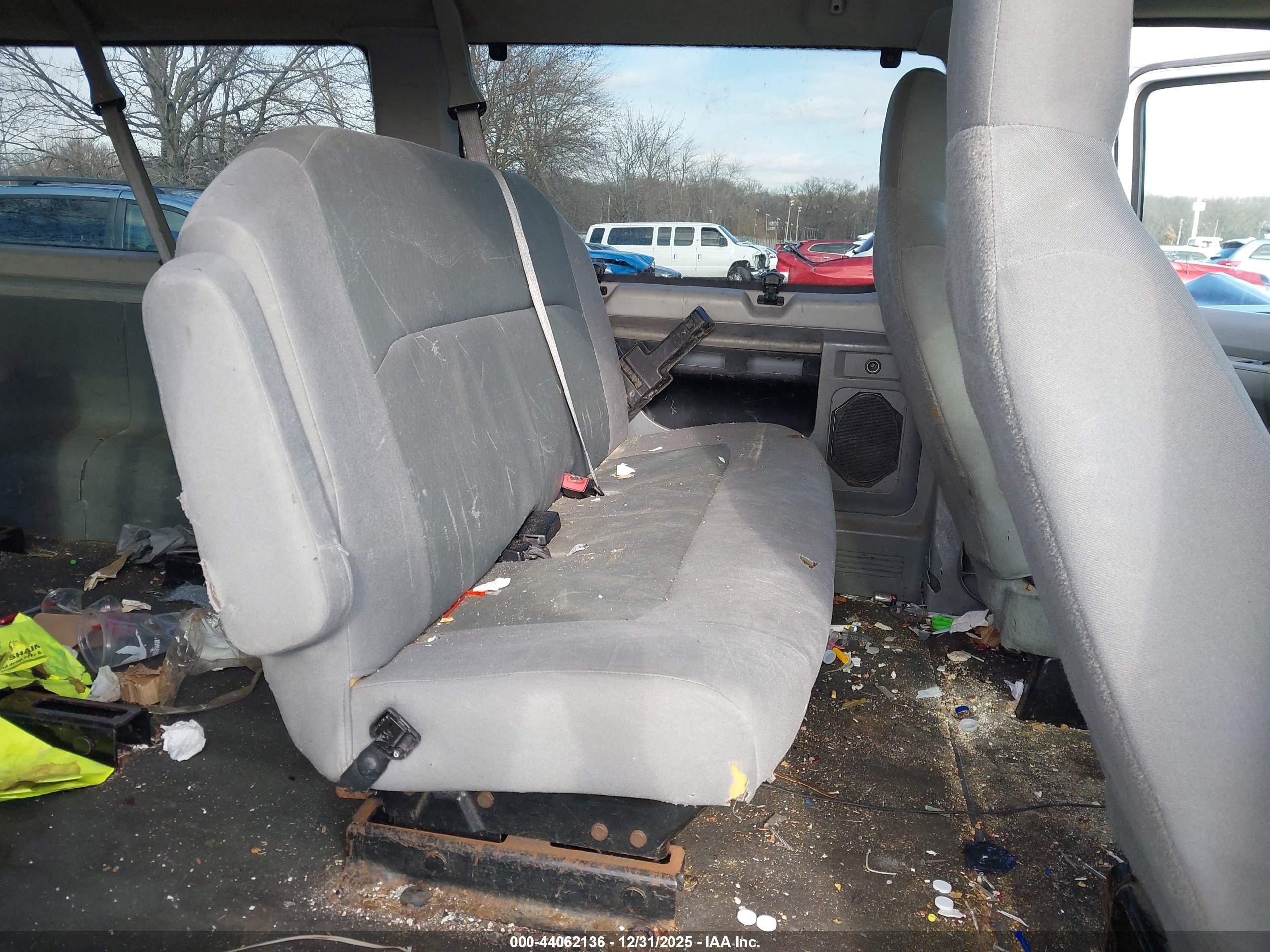 FORD E-350 image 8