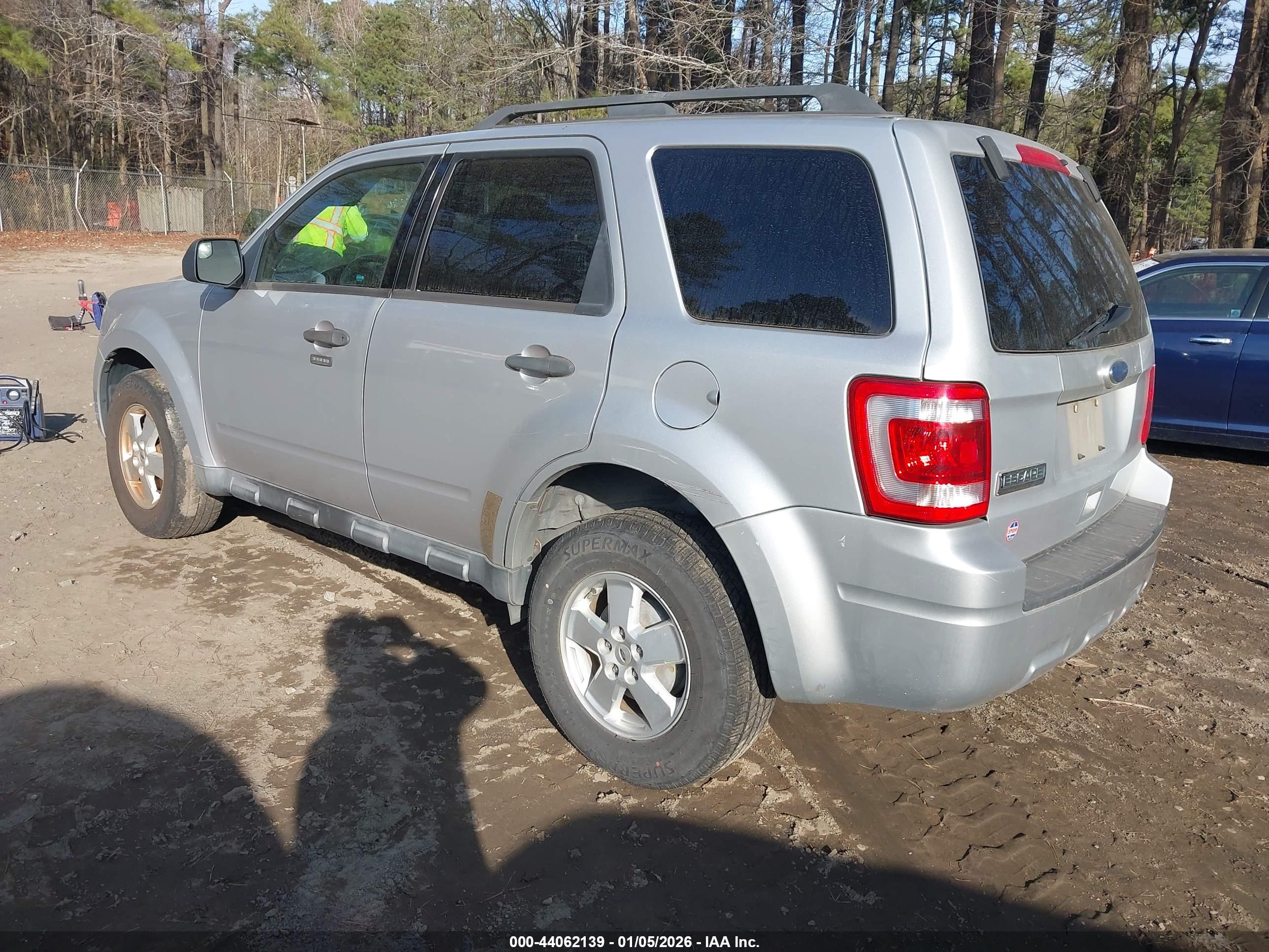 FORD ESCAPE image 3