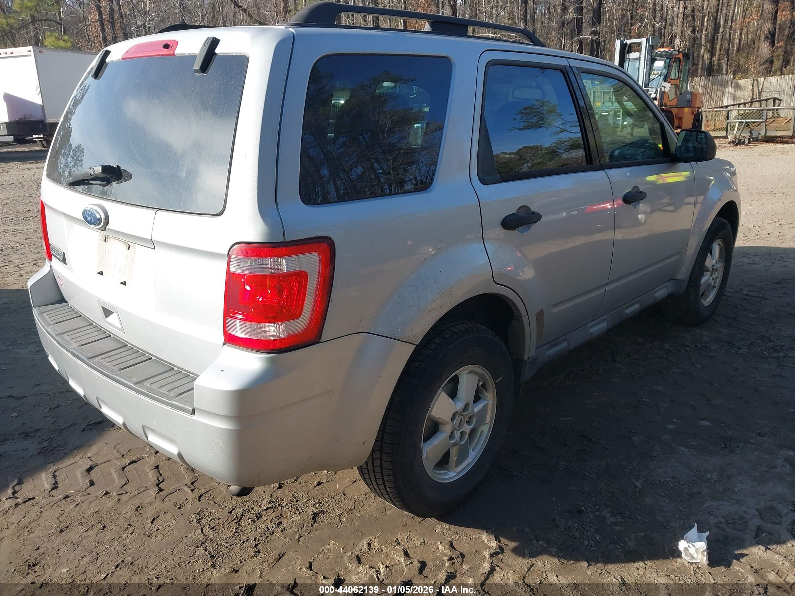 FORD ESCAPE image 4