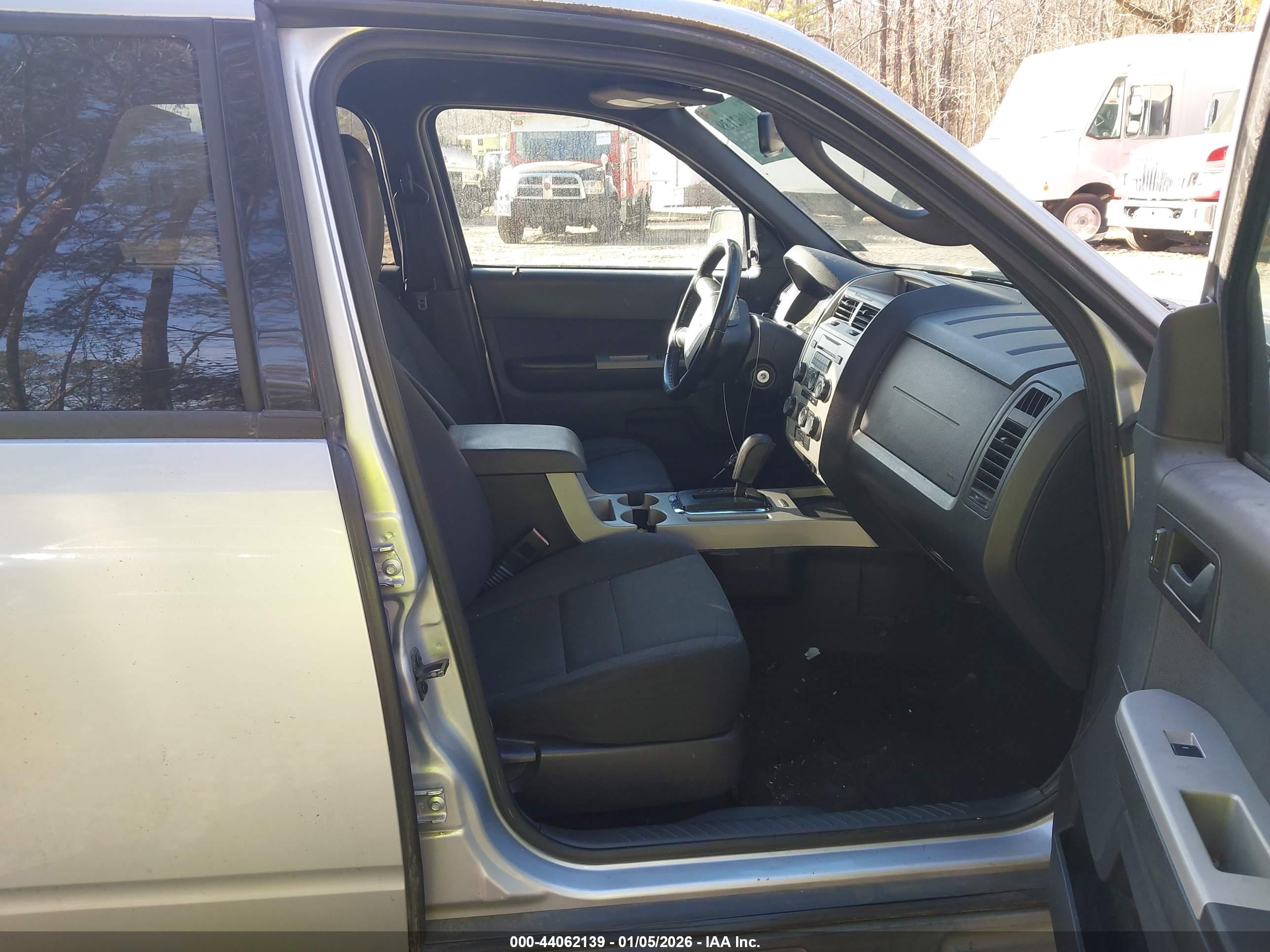 FORD ESCAPE image 5