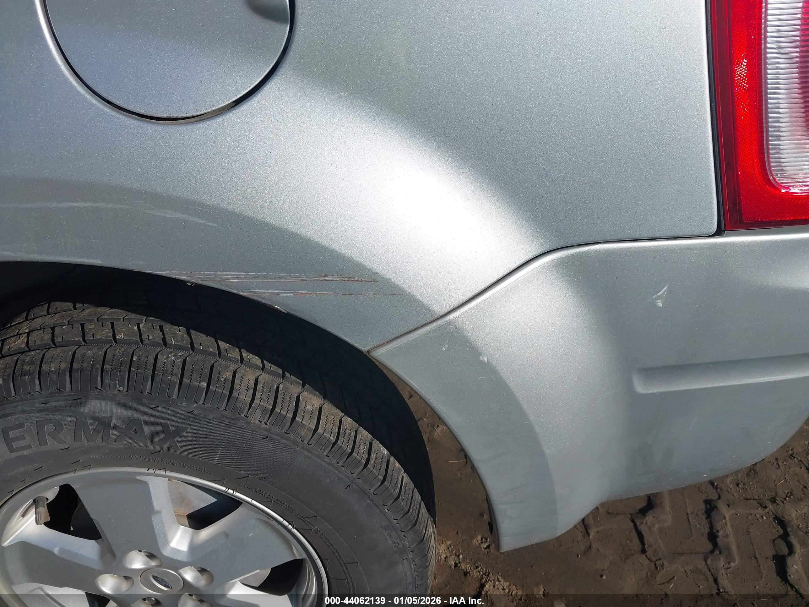 FORD ESCAPE image 6