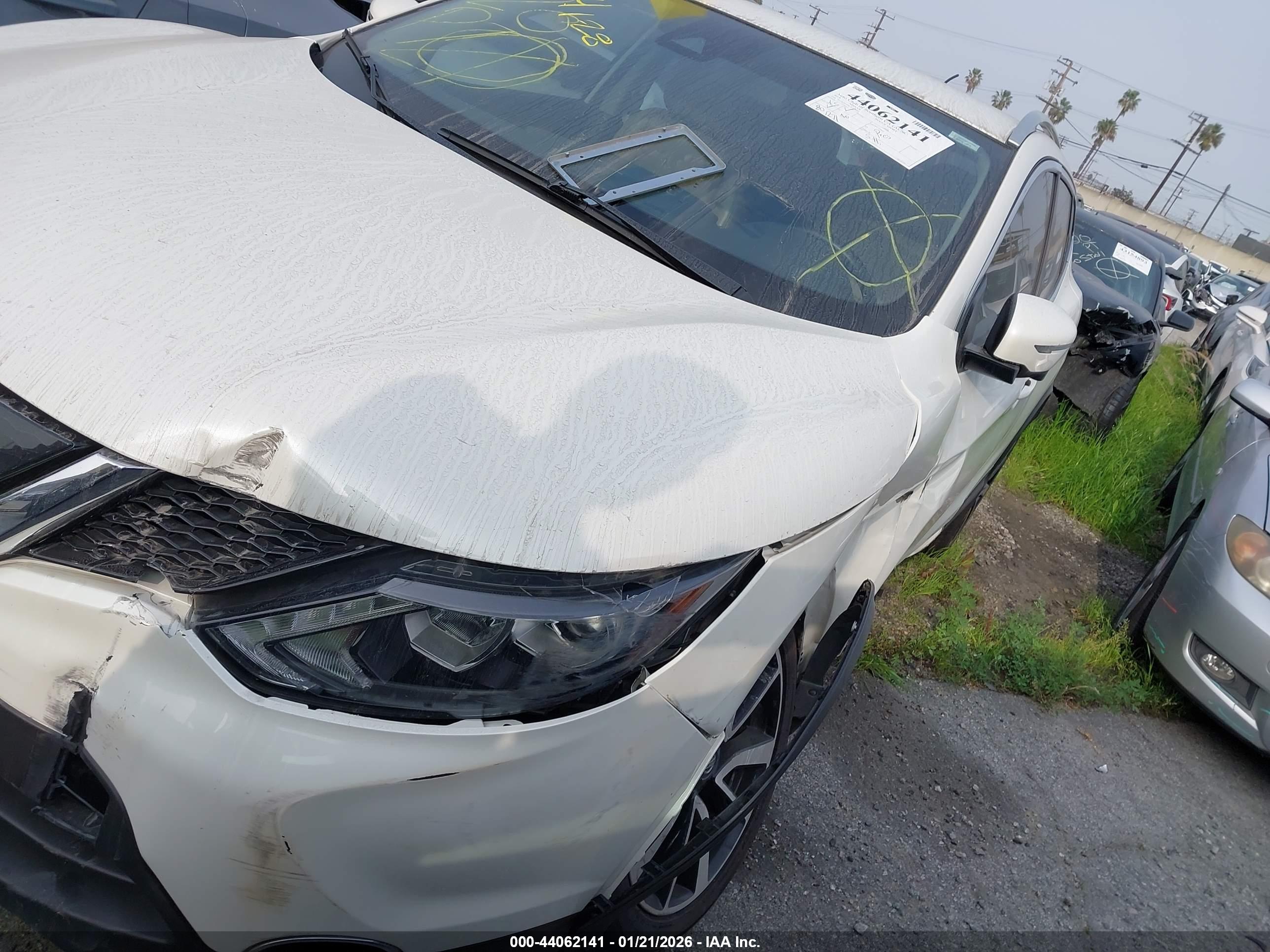 NISSAN ROGUE image 2
