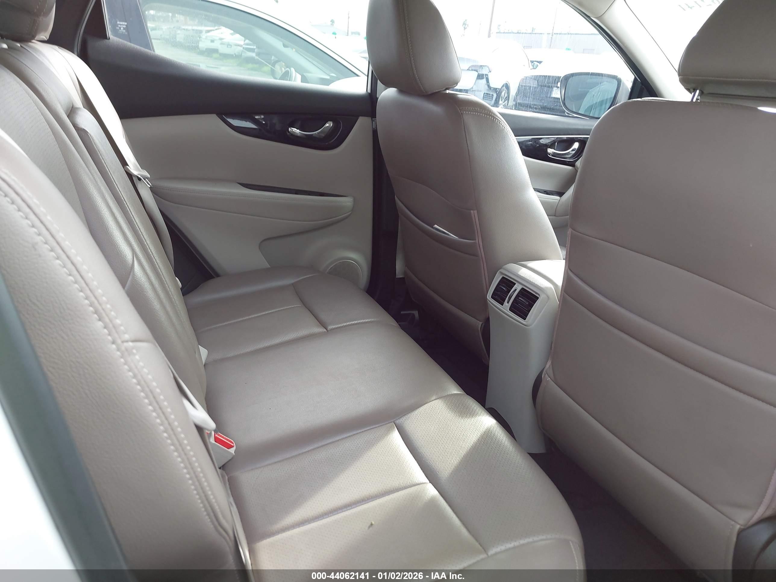NISSAN ROGUE image 8