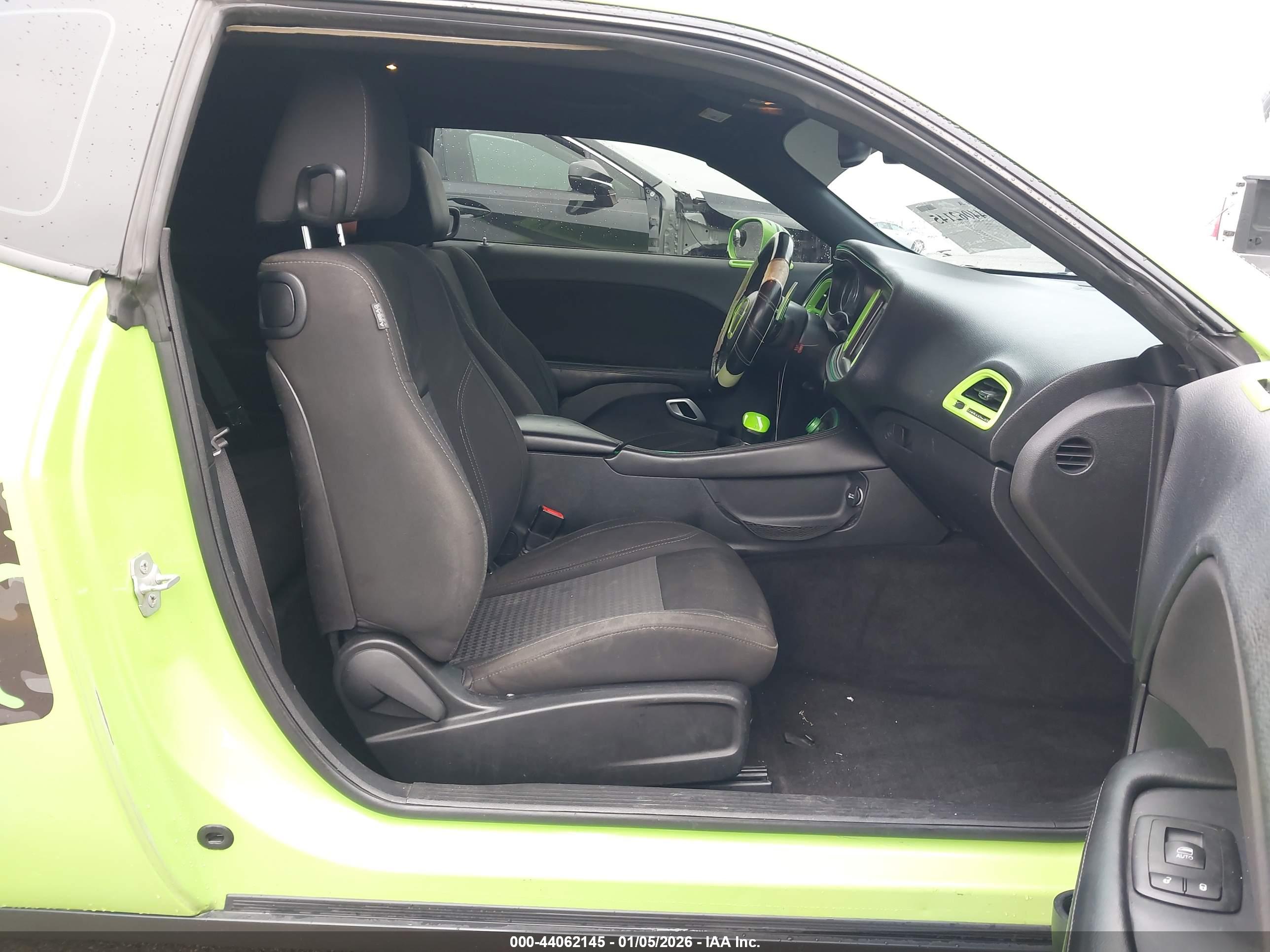 DODGE CHALLENGER image 5