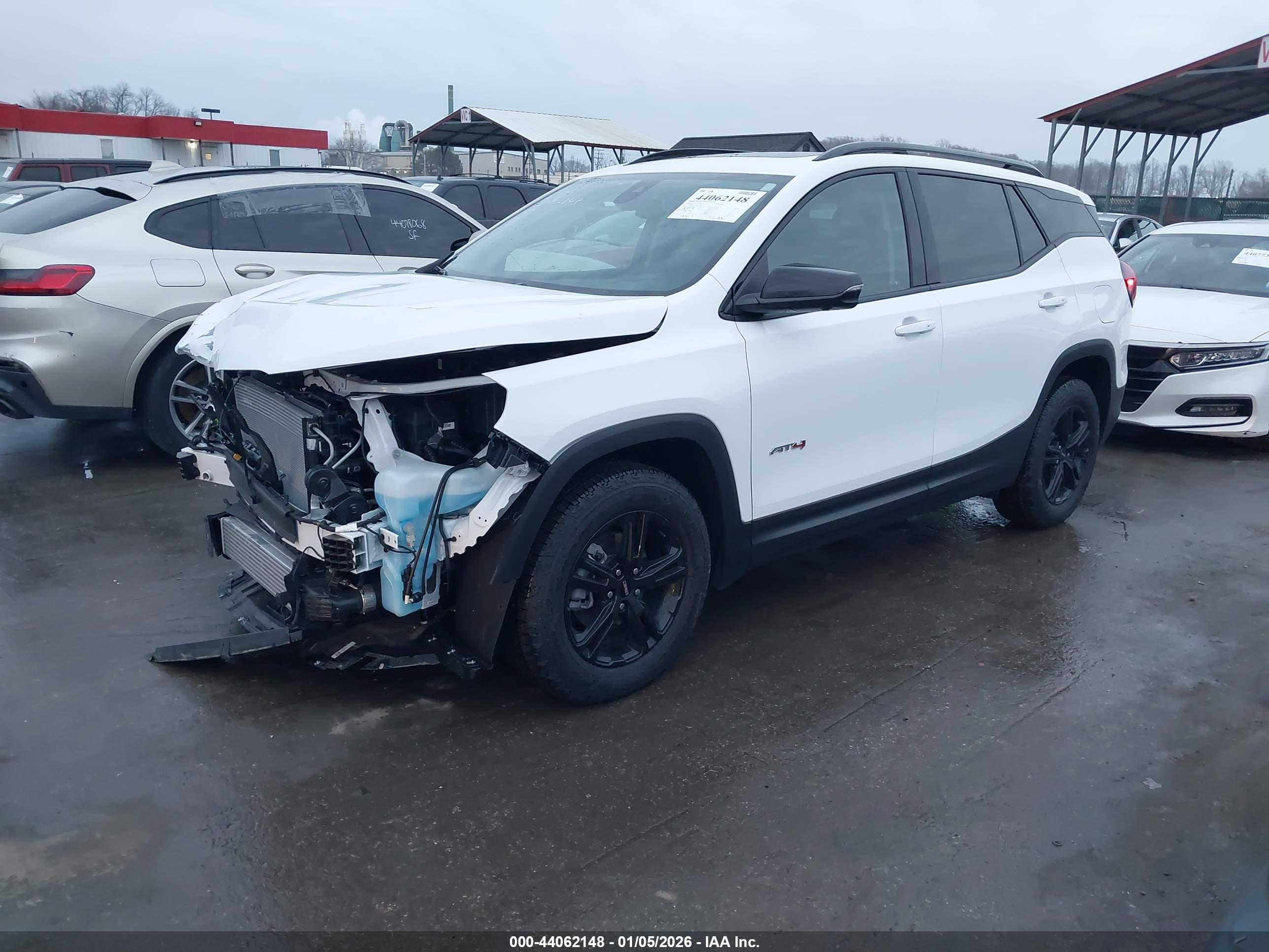 GMC TERRAIN image 2