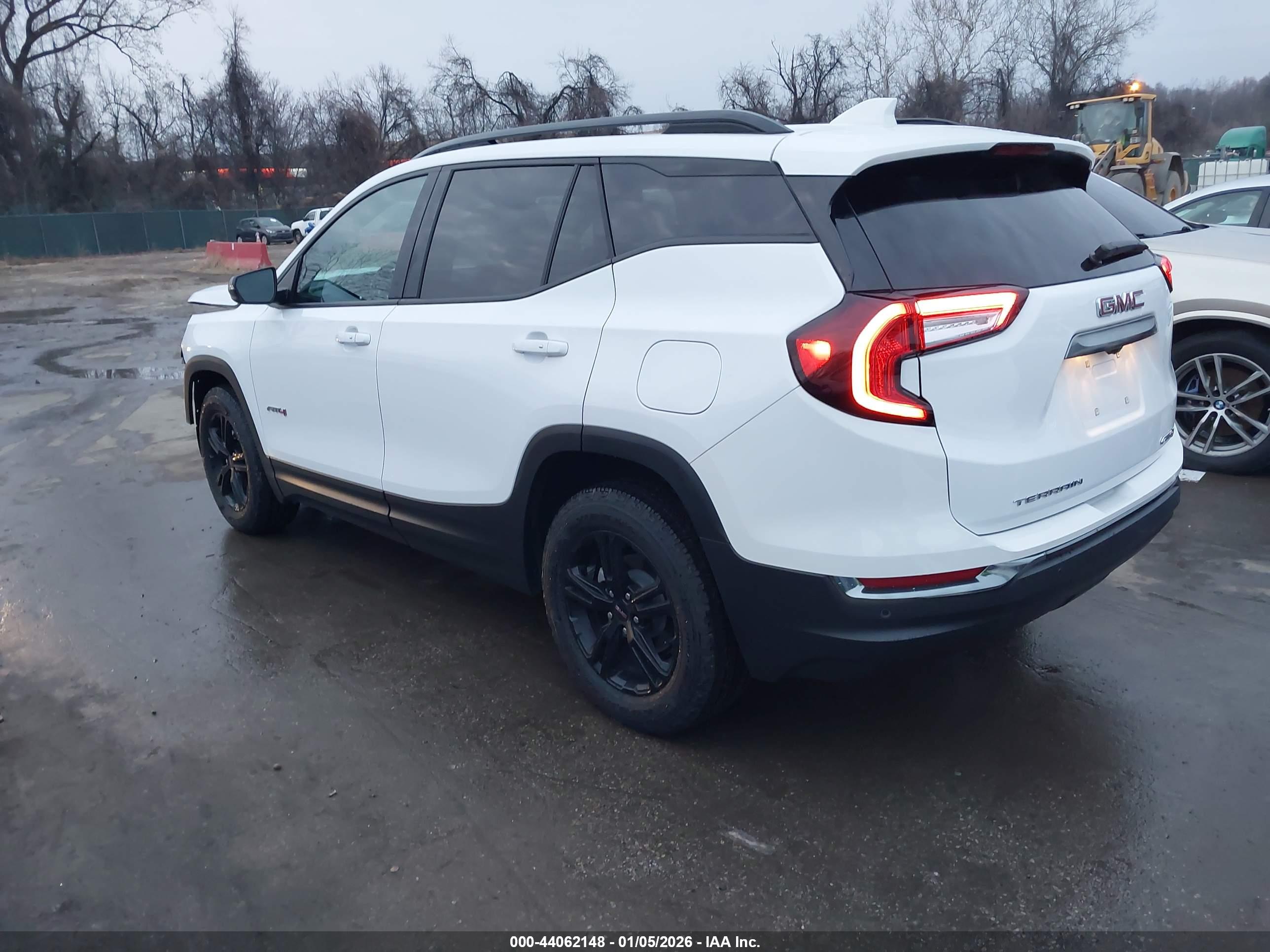 GMC TERRAIN image 3
