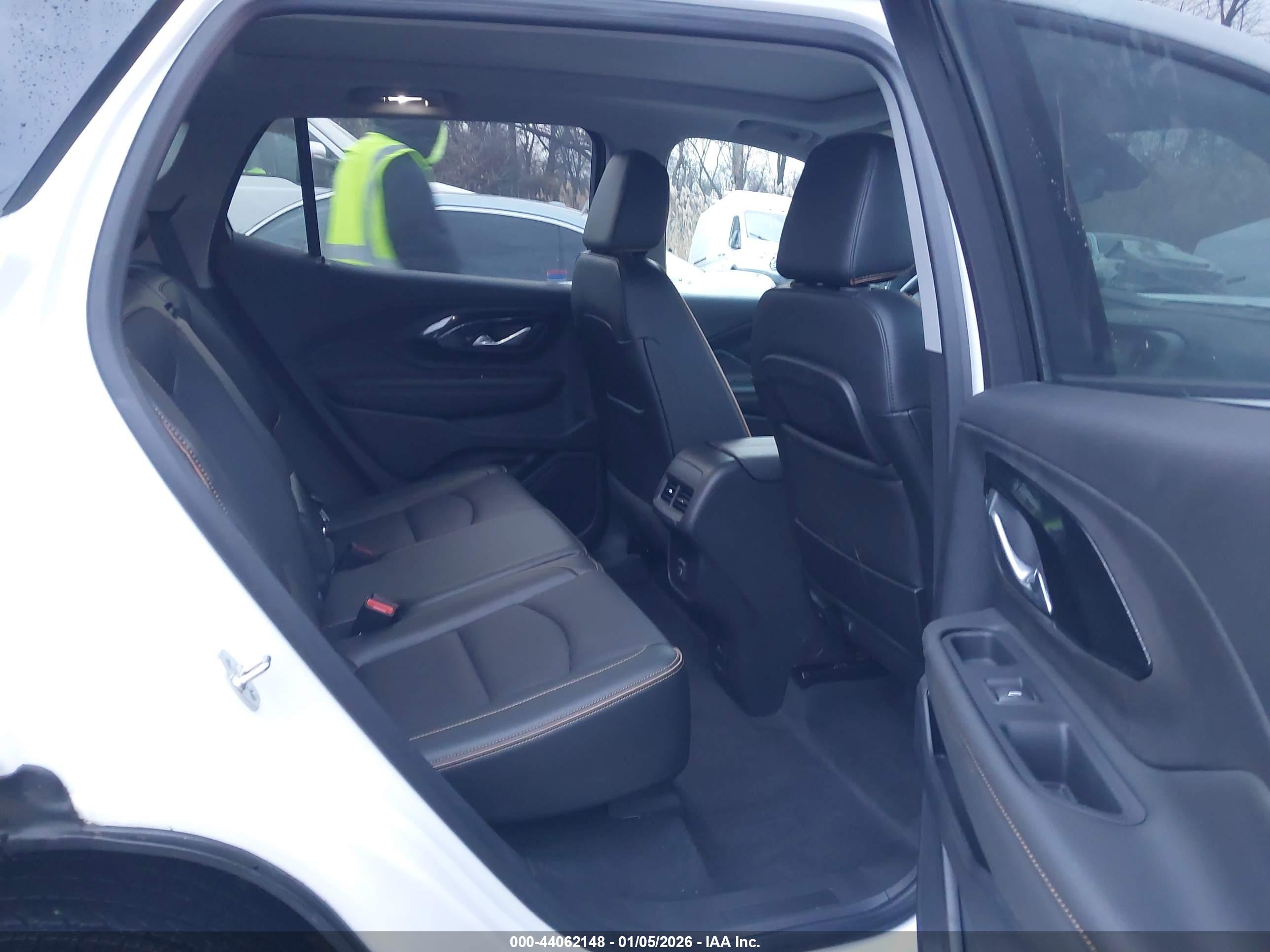 GMC TERRAIN image 8