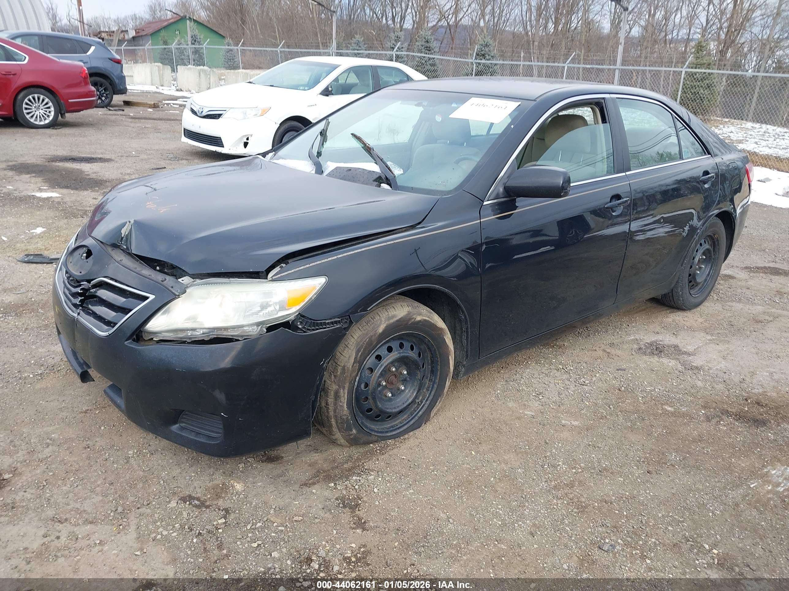 TOYOTA CAMRY image 2