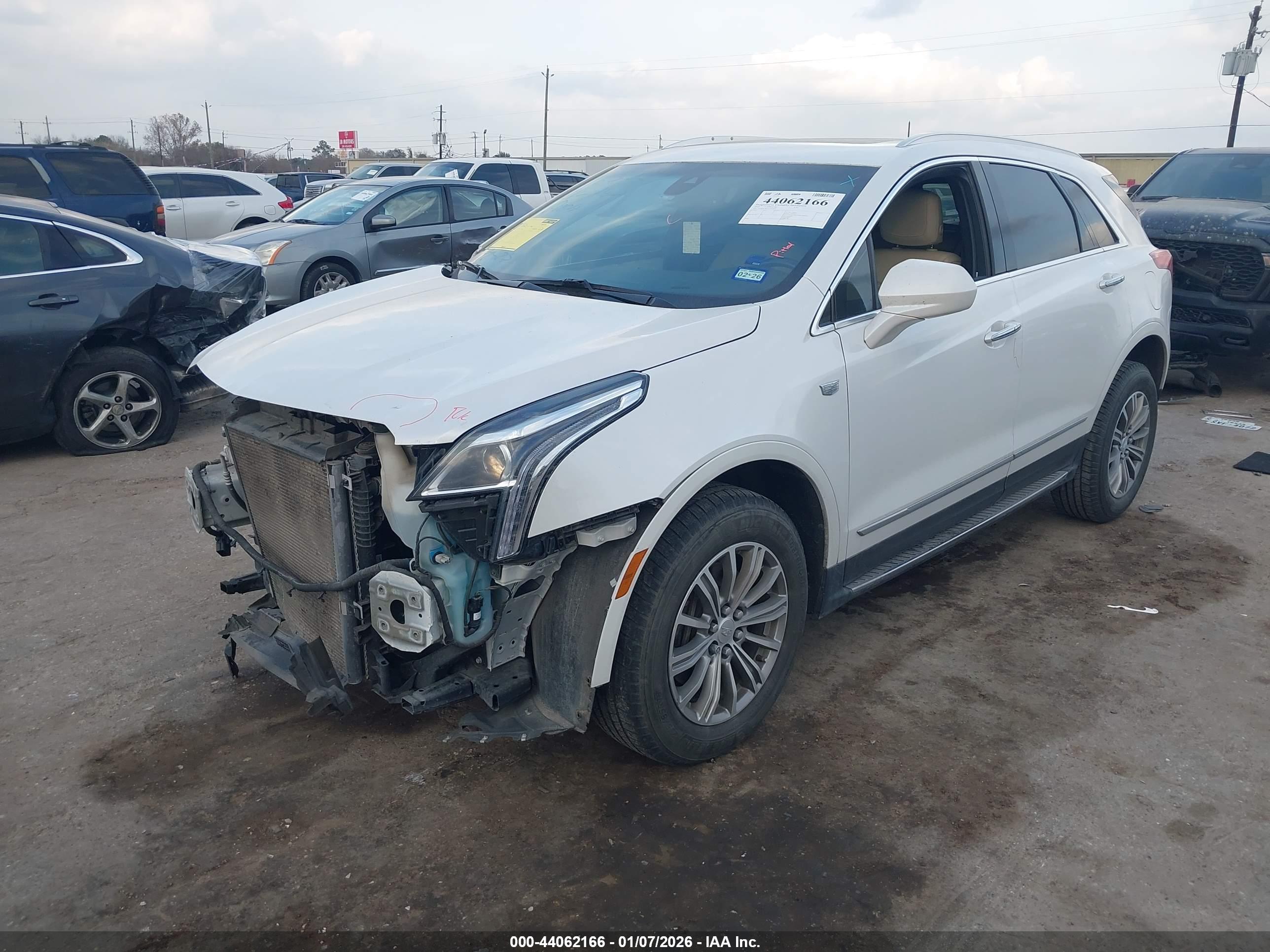 CADILLAC XT5 image 2