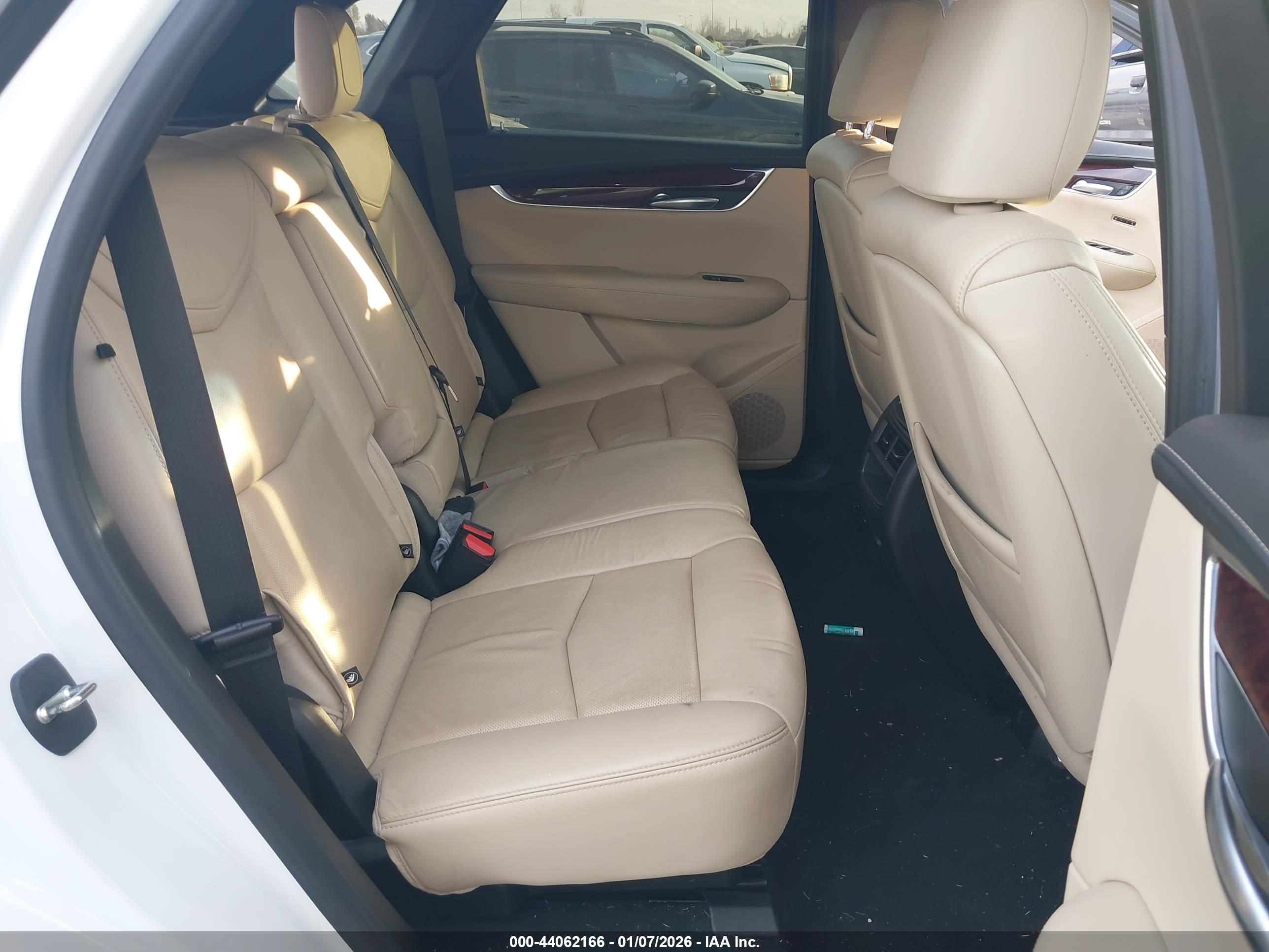 CADILLAC XT5 image 8