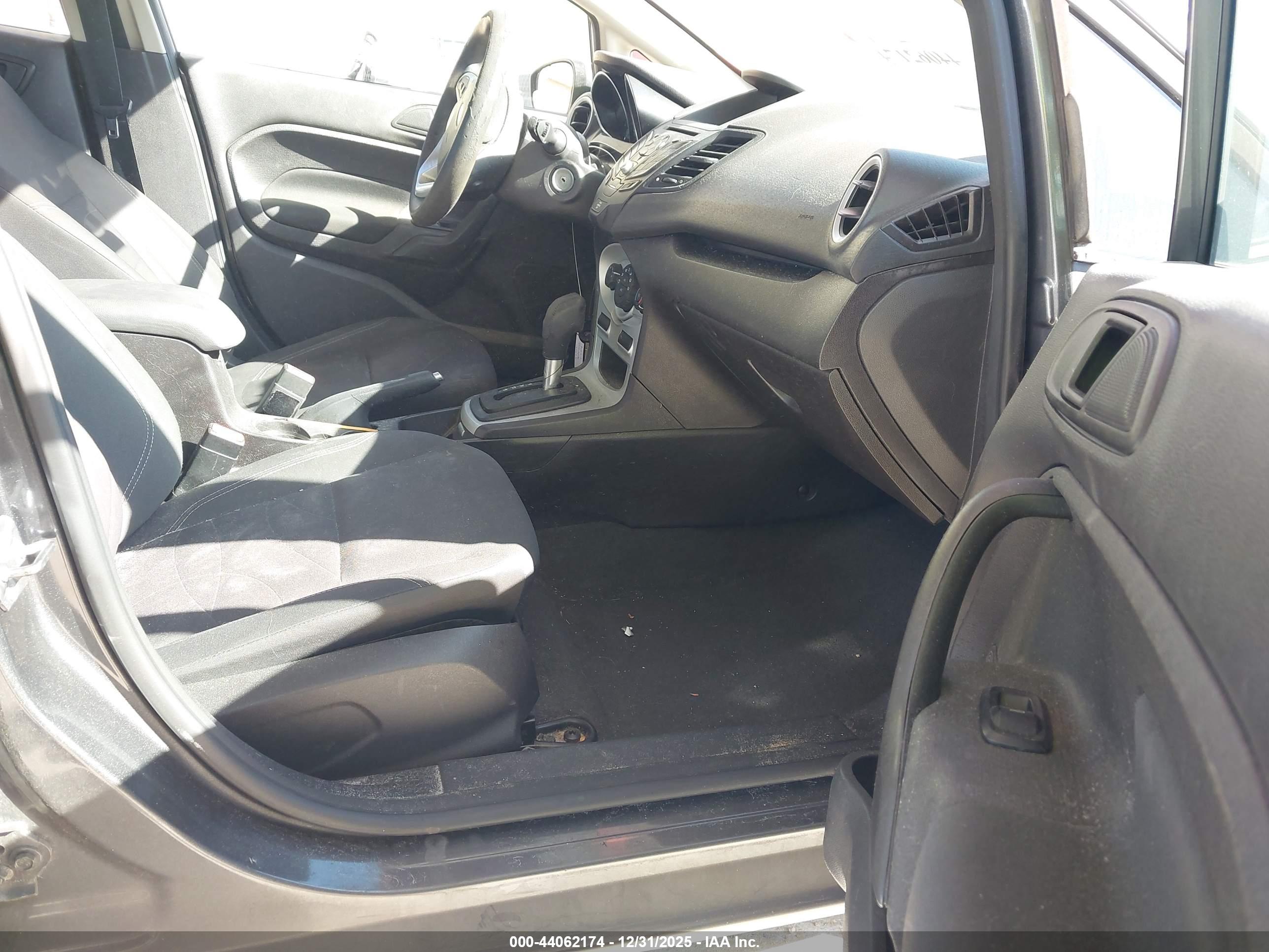 FORD FIESTA image 5