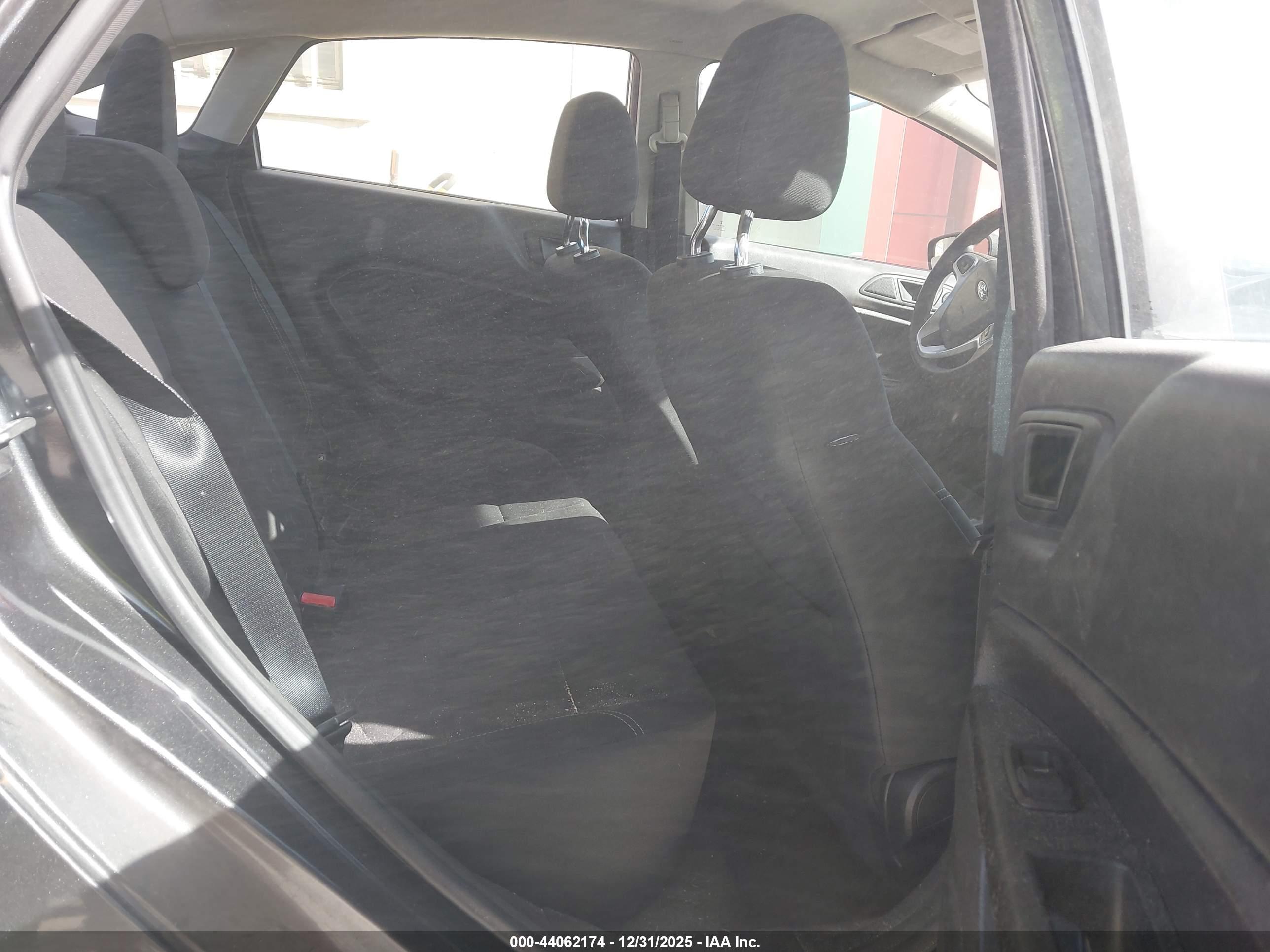 FORD FIESTA image 8