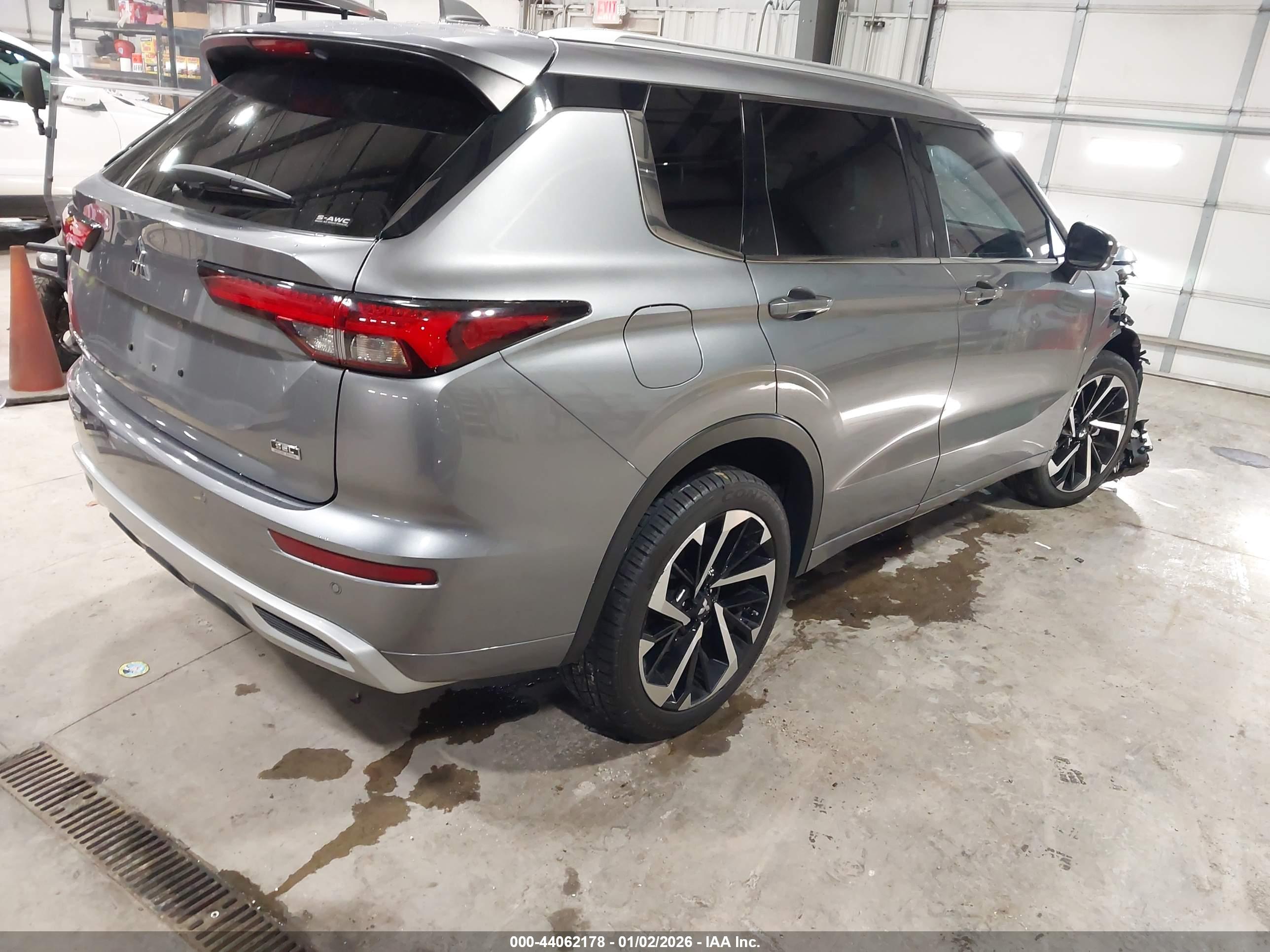 MITSUBISHI OUTLANDER image 4