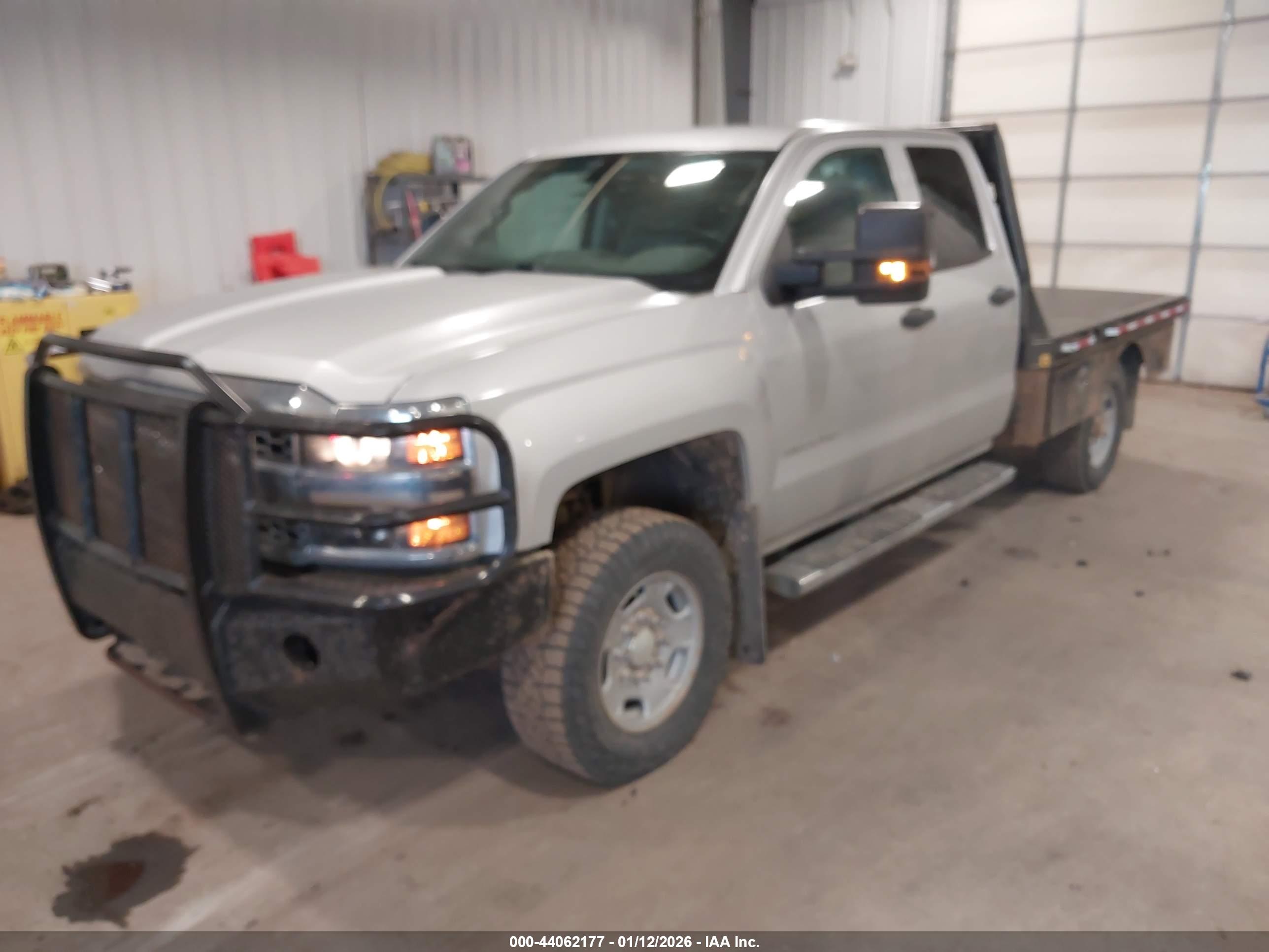 CHEVROLET SILVERADO image 2