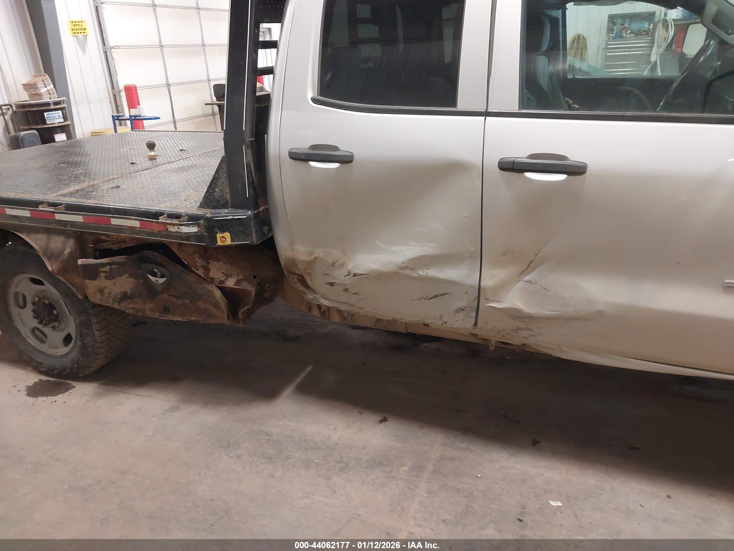 CHEVROLET SILVERADO image 6