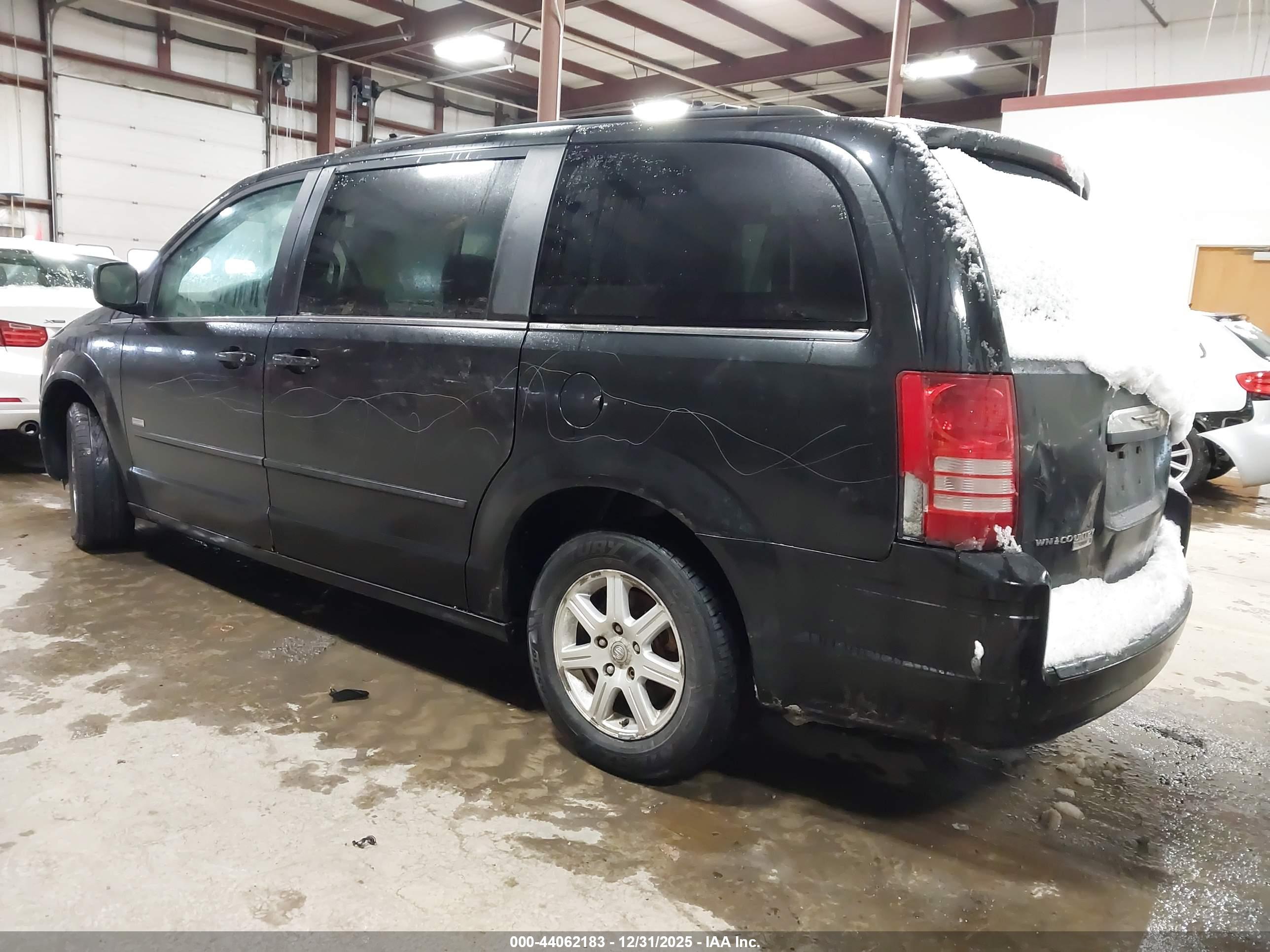 CHRYSLER TOWN image 3