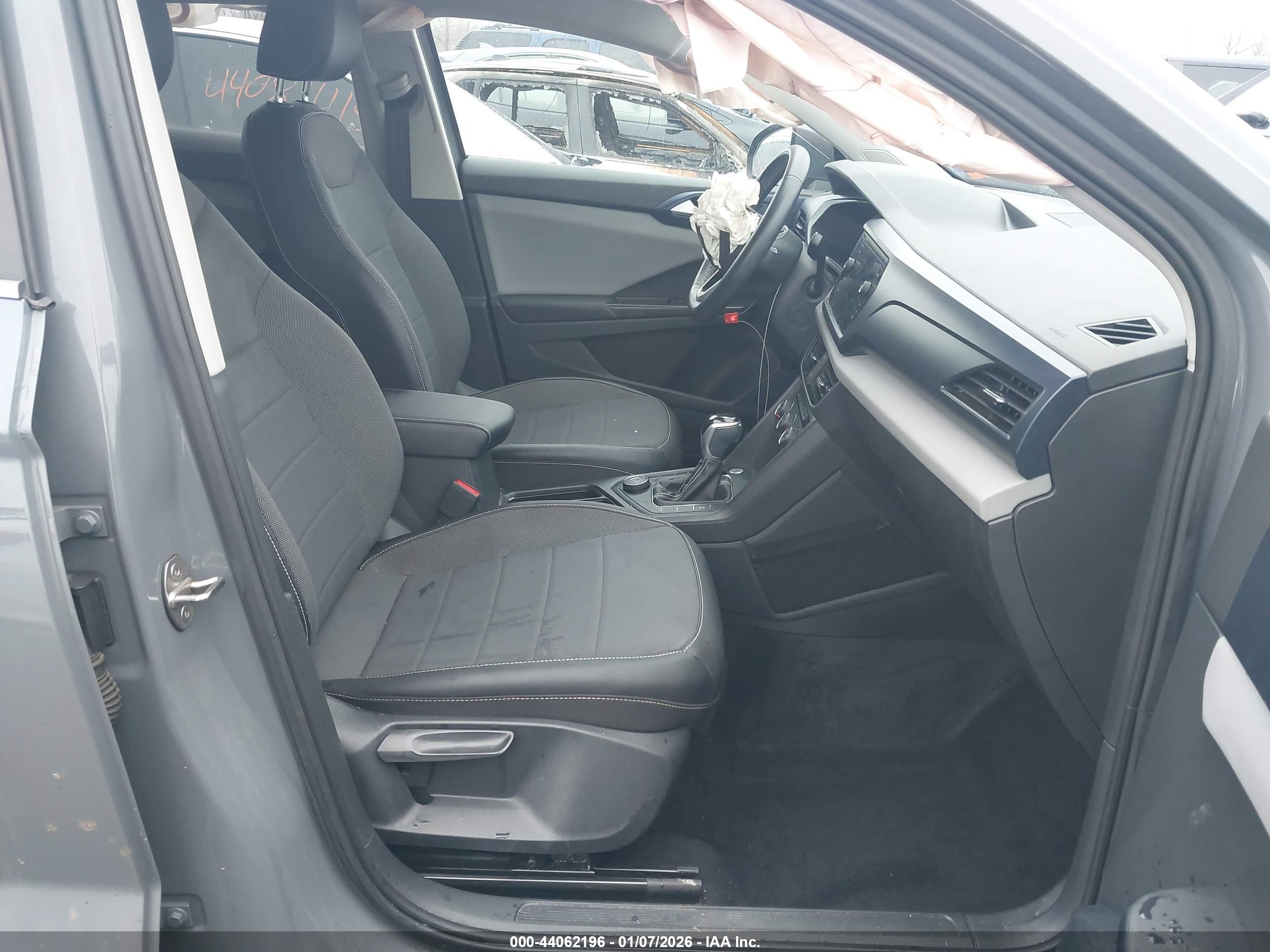 VOLKSWAGEN TAOS image 5