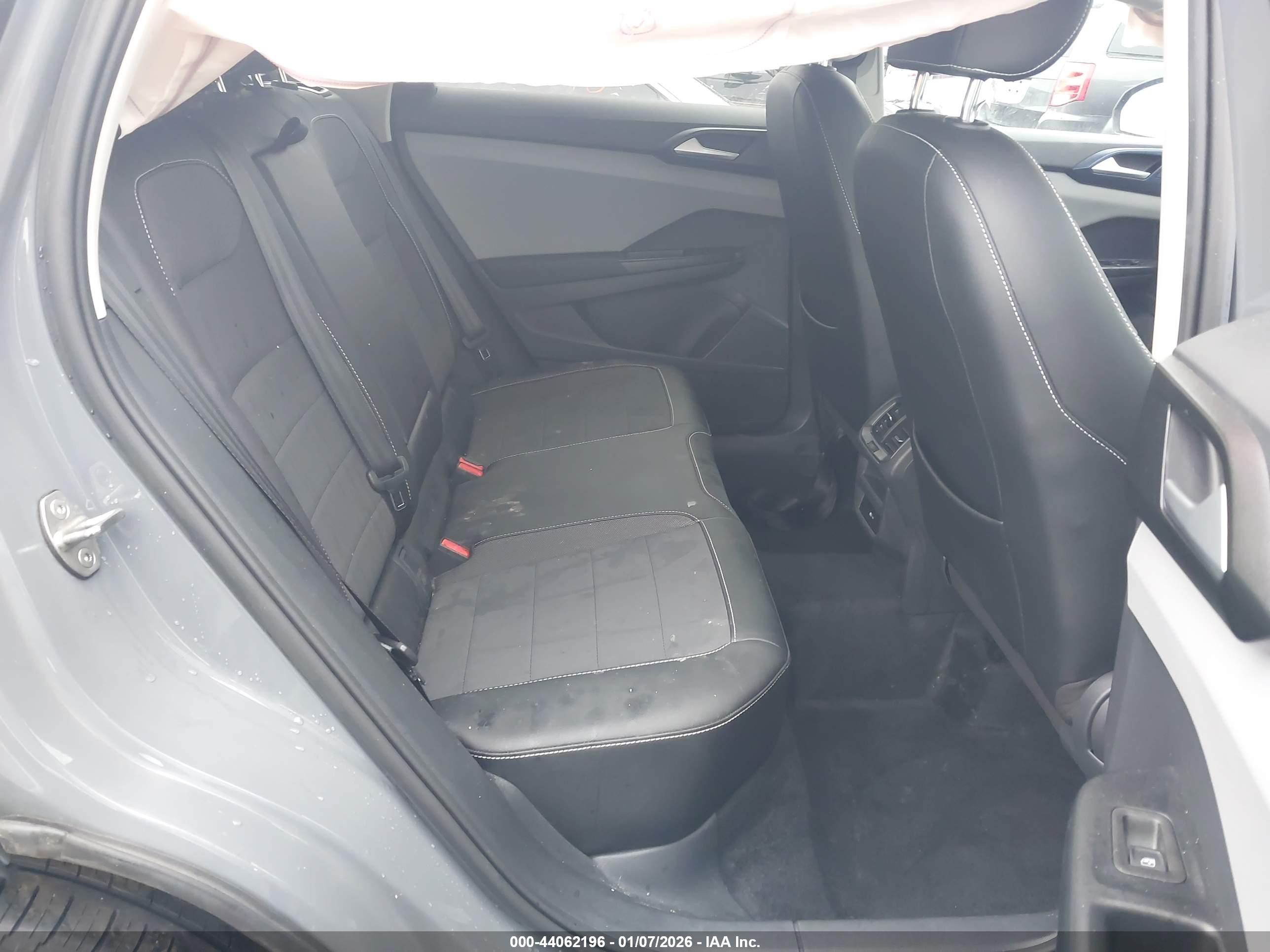 VOLKSWAGEN TAOS image 8