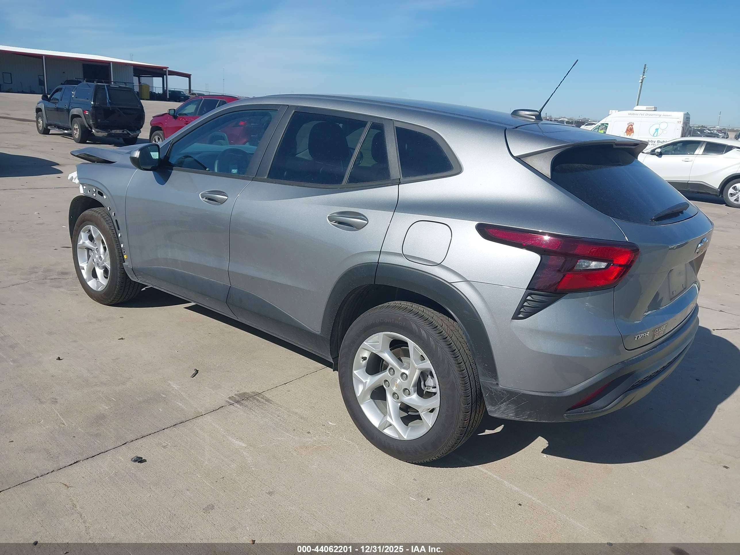 CHEVROLET TRAX image 3