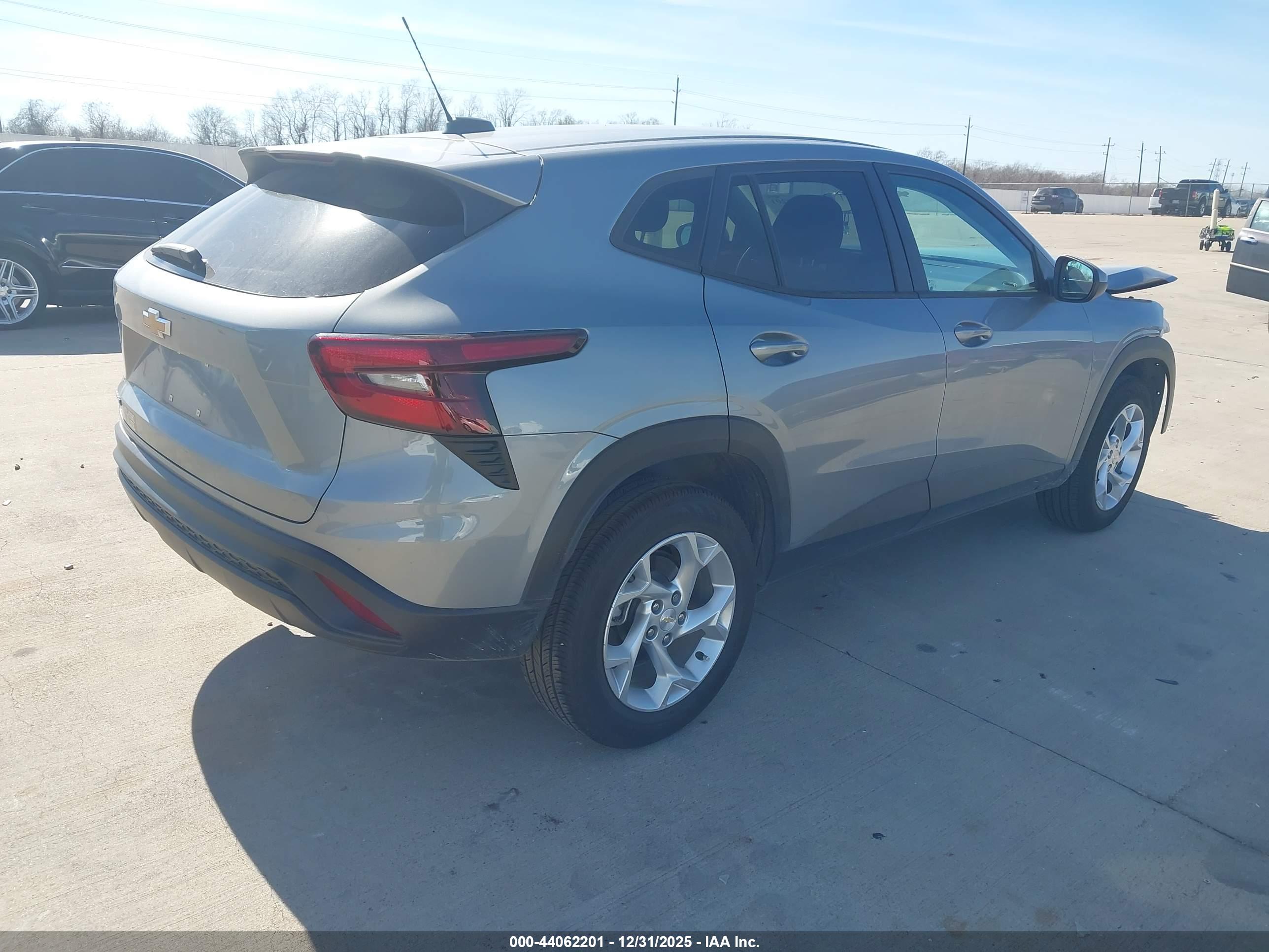 CHEVROLET TRAX image 4
