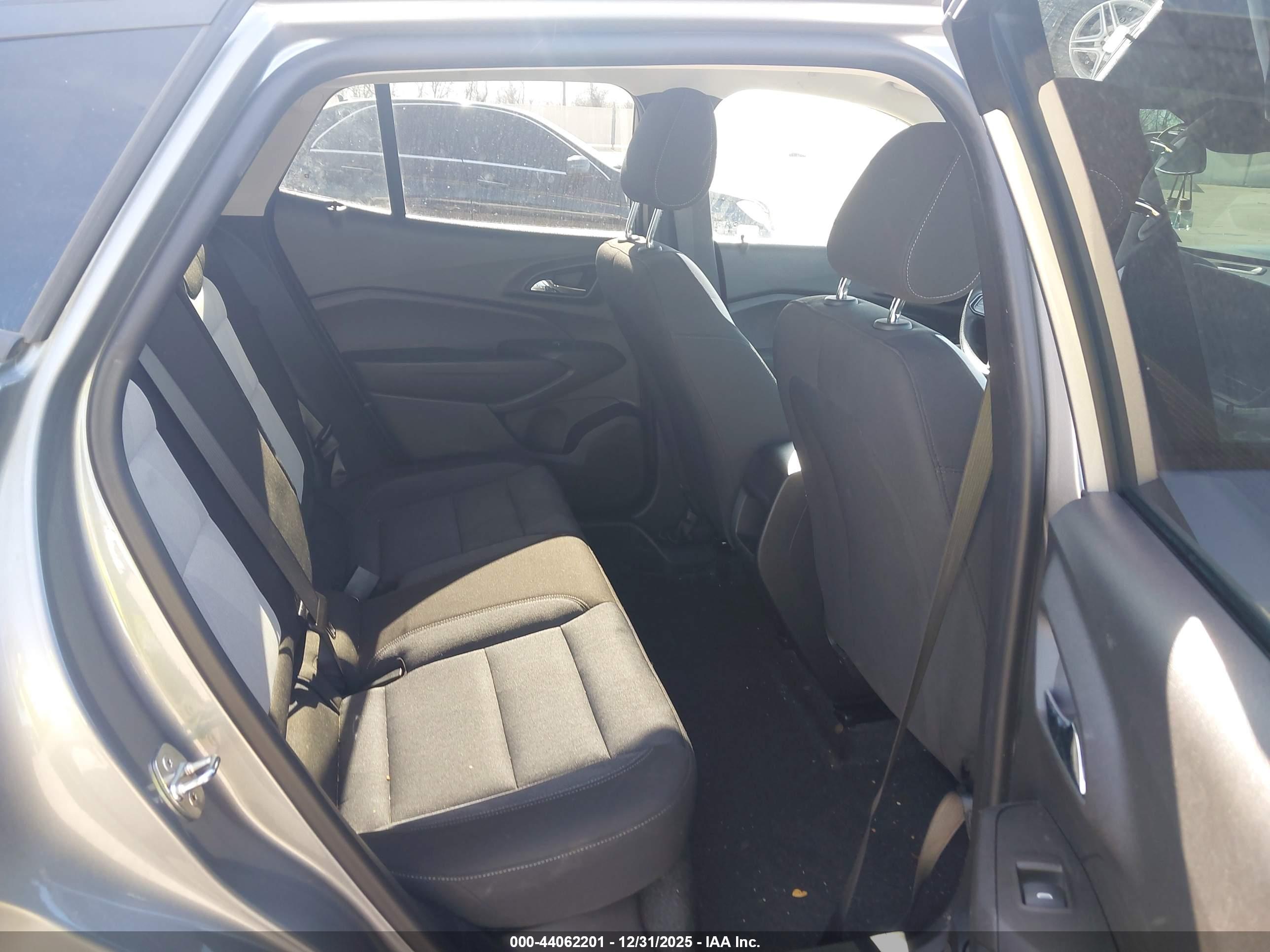 CHEVROLET TRAX image 8