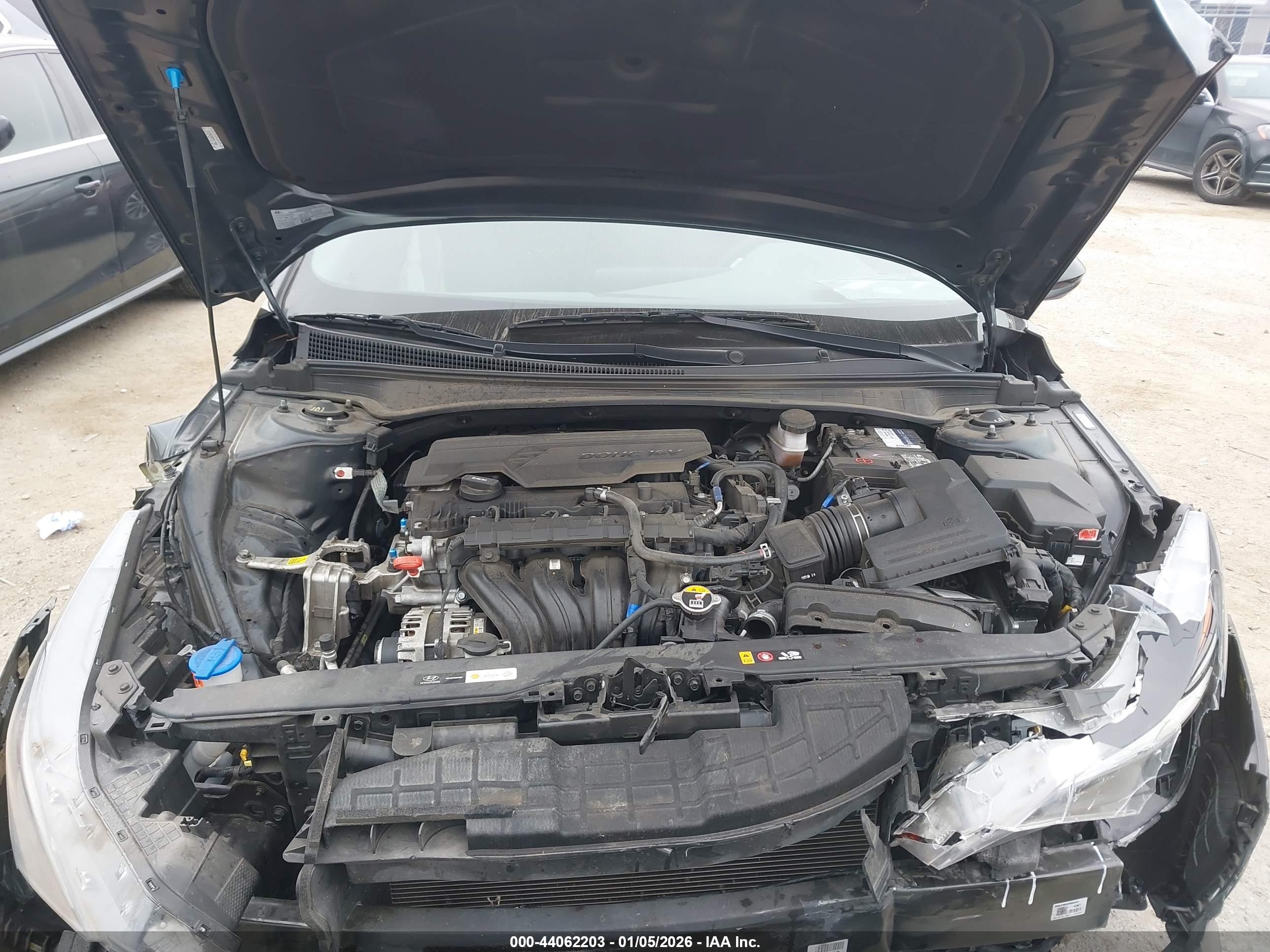 HYUNDAI ELANTRA image 10