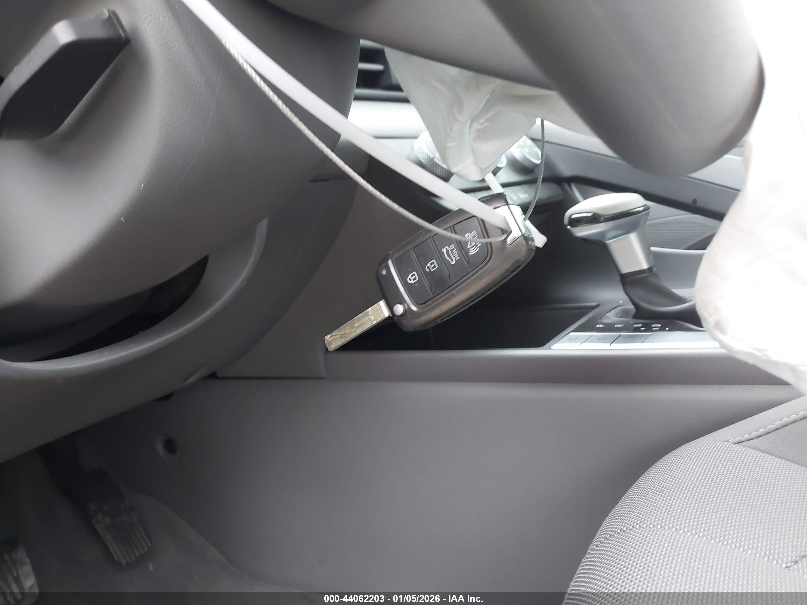 HYUNDAI ELANTRA image 11