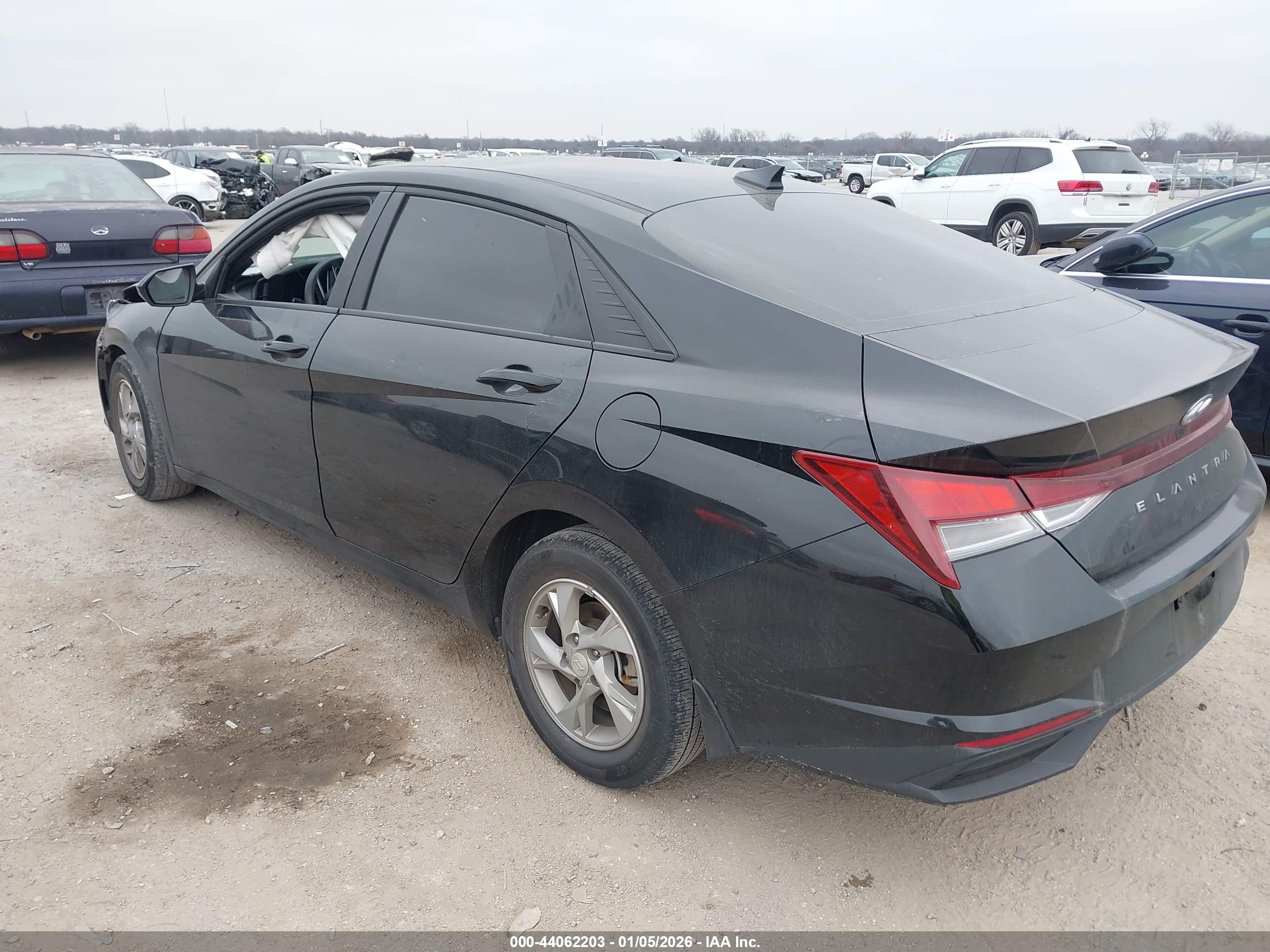 HYUNDAI ELANTRA image 3