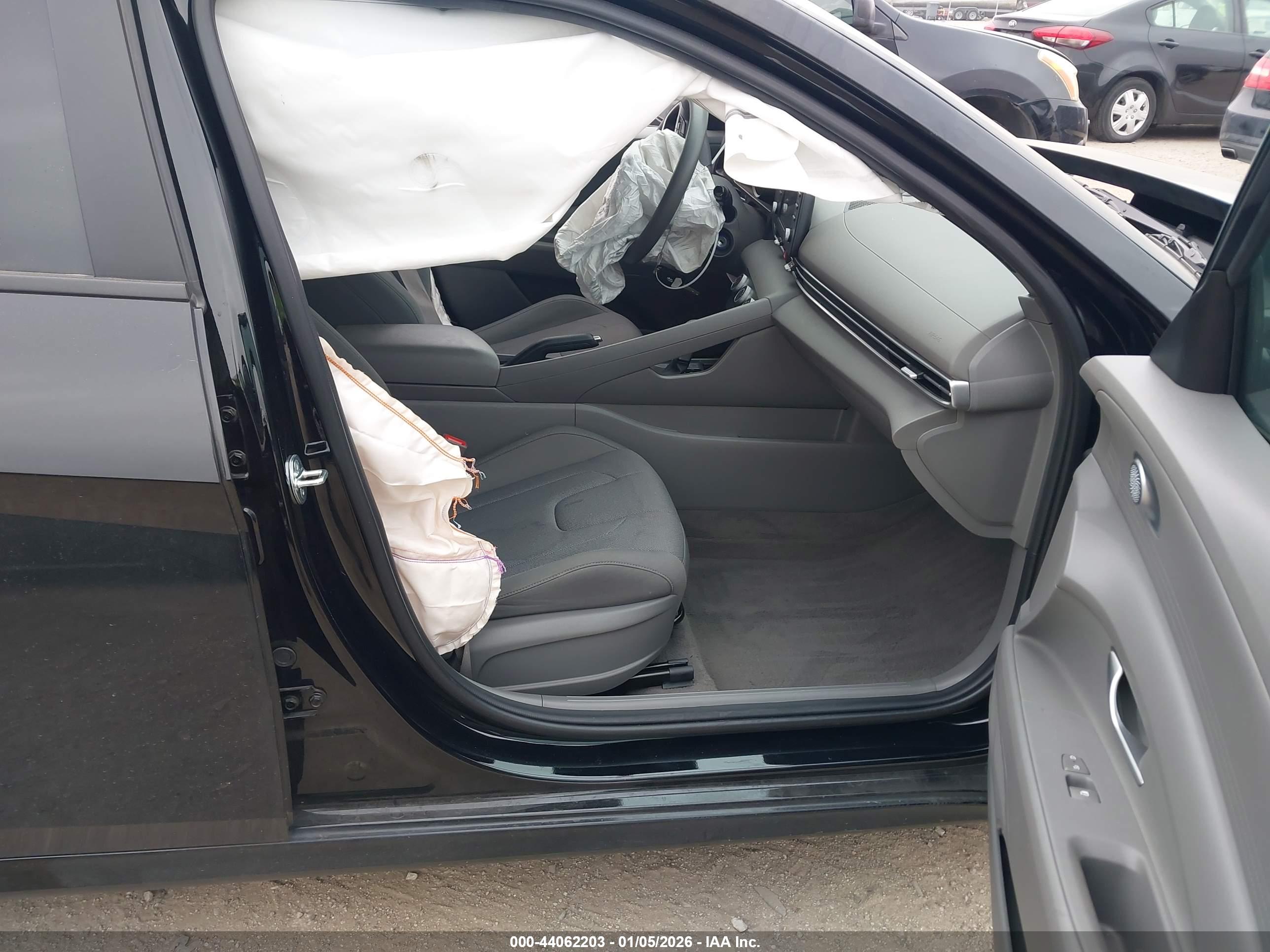 HYUNDAI ELANTRA image 5